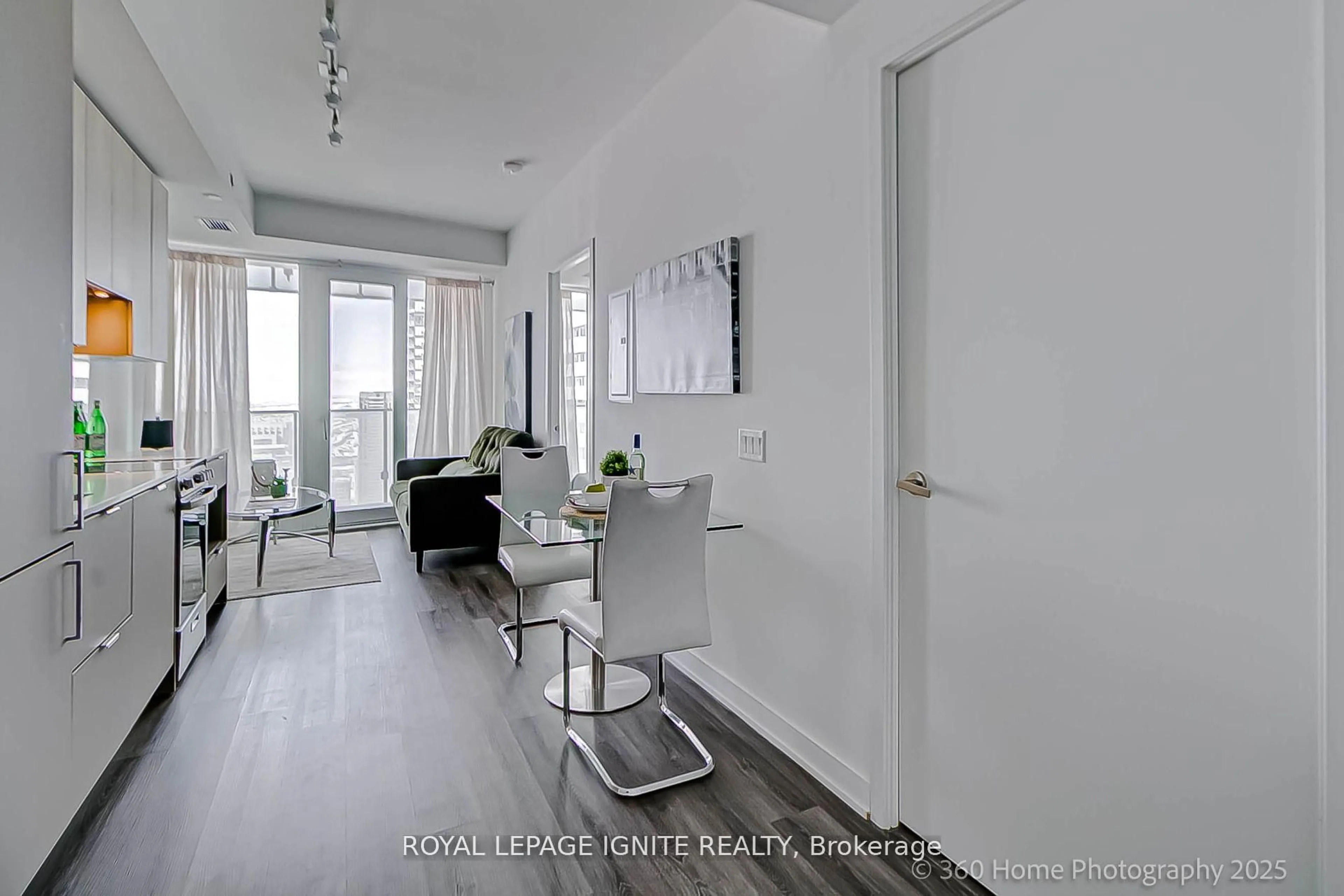 Indoor entryway for 3883 Quartz Rd #4010, Mississauga Ontario L5B 4M6