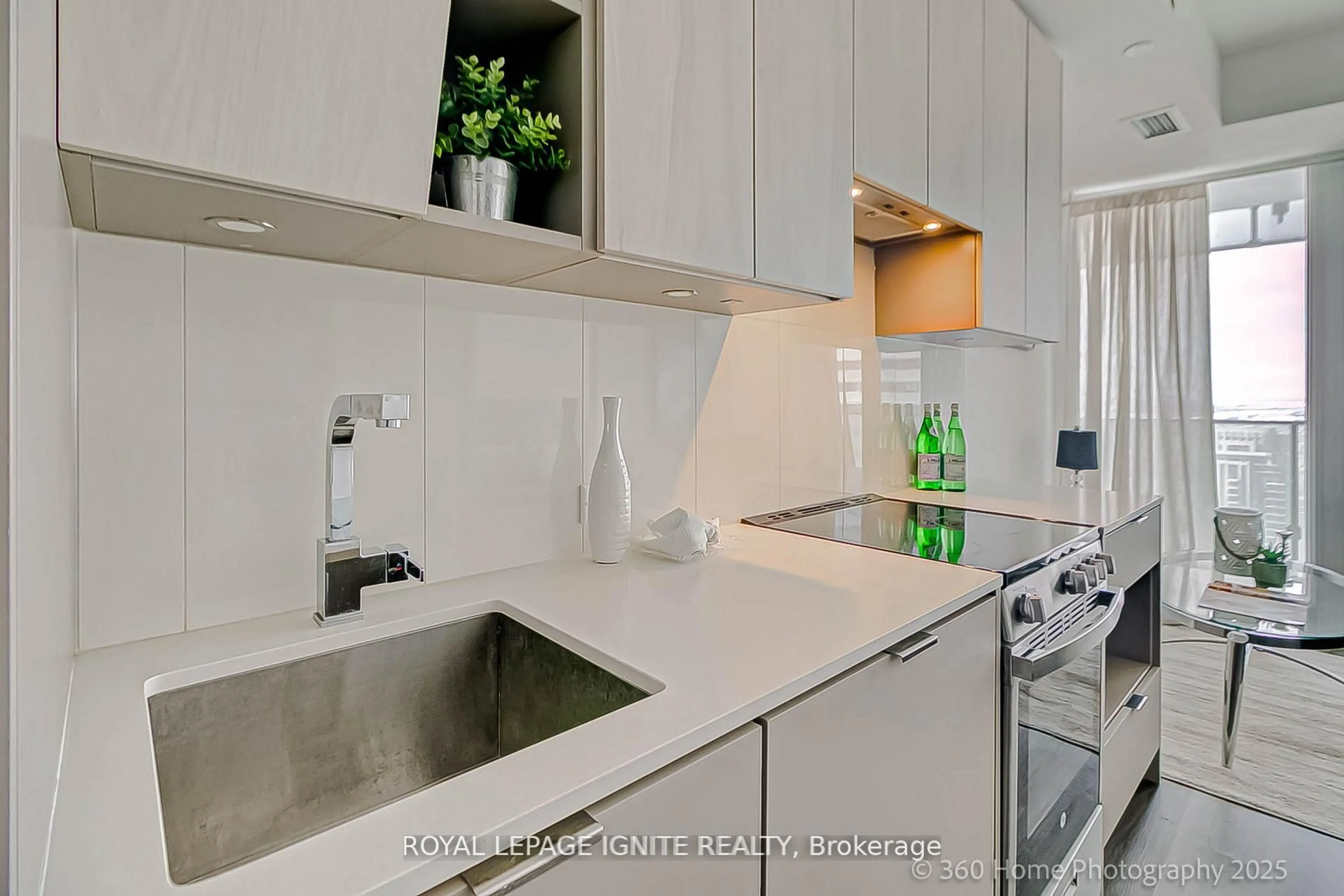 Contemporary kitchen, ceramic/tile floor for 3883 Quartz Rd #4010, Mississauga Ontario L5B 4M6