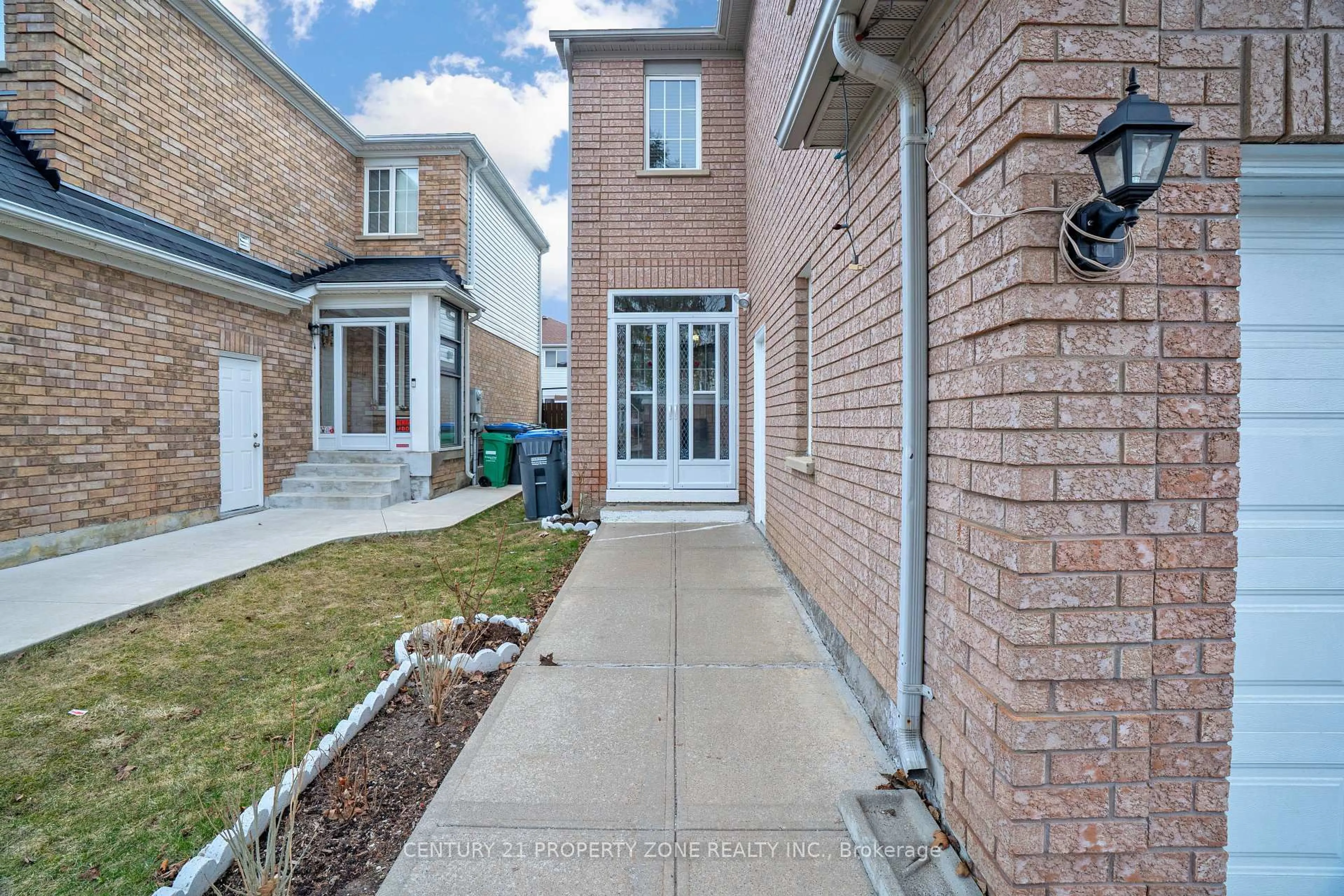 Unknown for 51 Bunchberry Way, Brampton Ontario L6R 2E8
