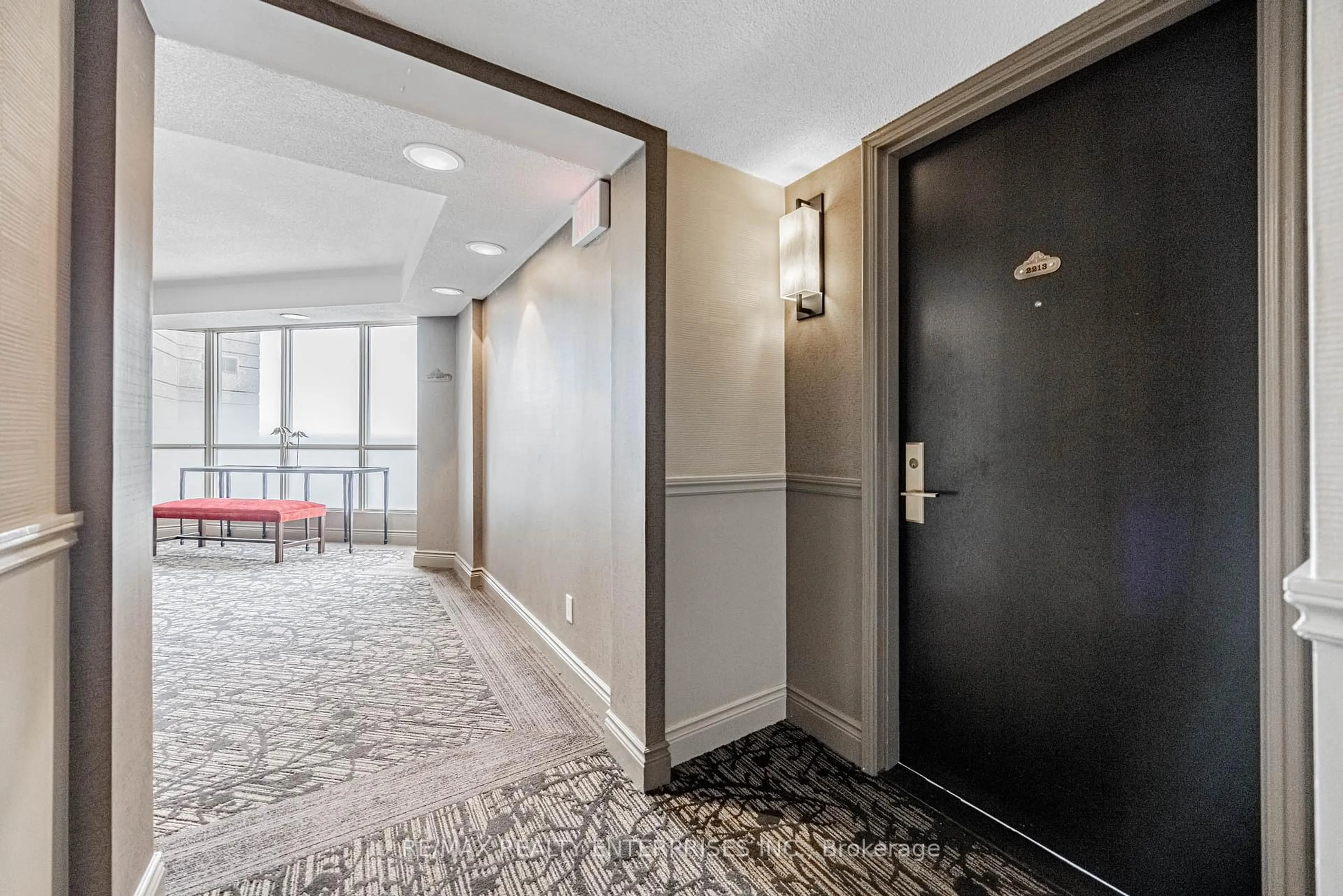Indoor foyer for 55 Kingsbridge Garden Circ #2213, Mississauga Ontario L5R 1Y1