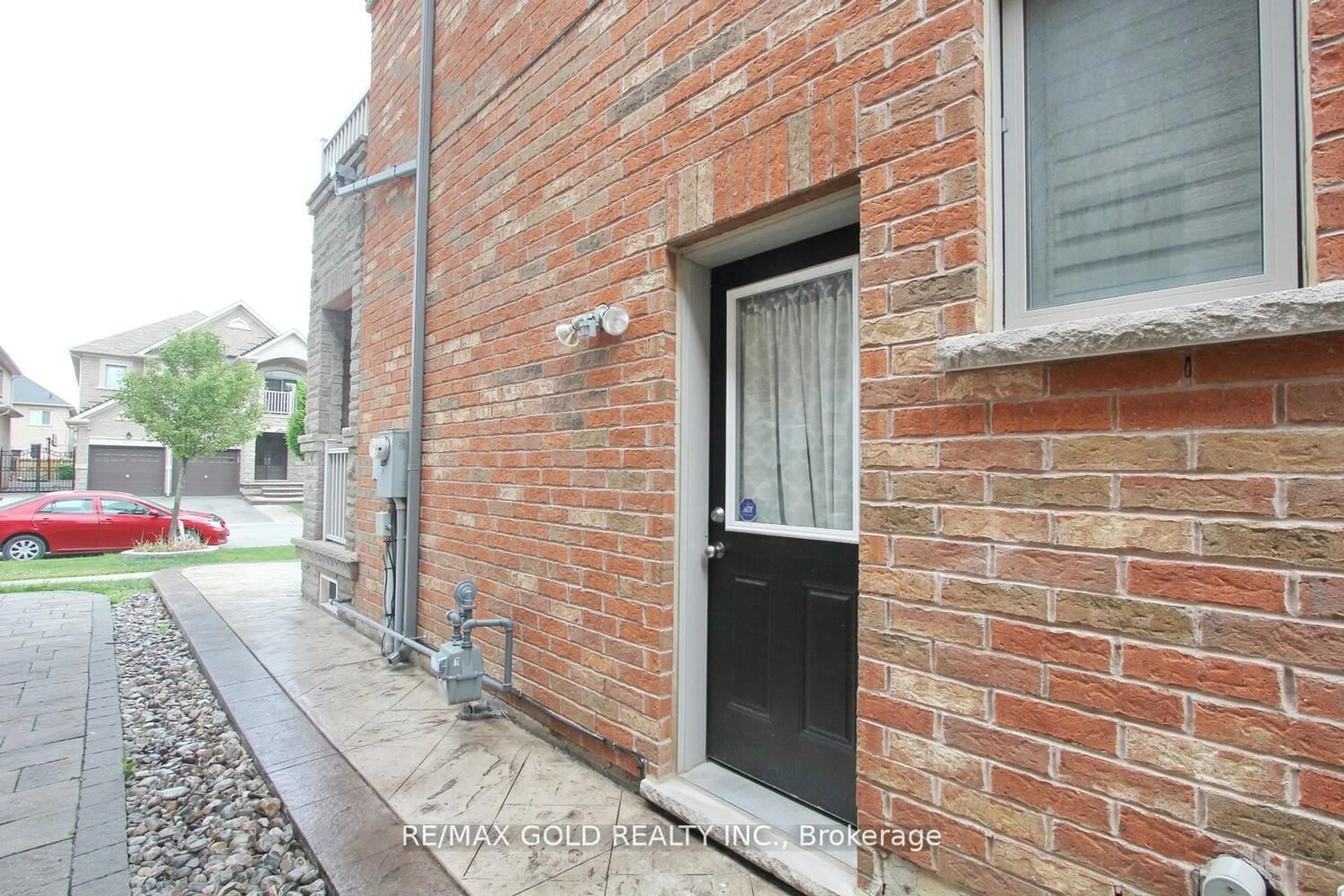 Home with brick exterior material, street for 14 Lisson Cres, Brampton Ontario L6X 5H9