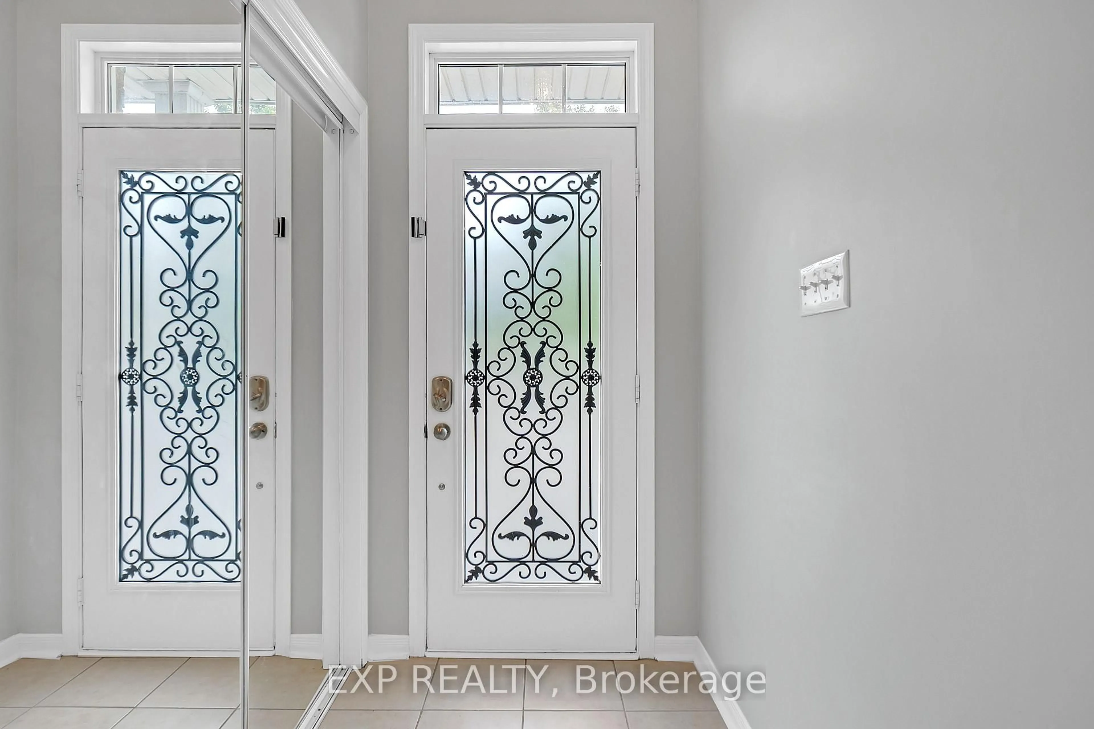 Indoor entryway for 138 Hucknall Rd, Toronto Ontario M3J 1V8