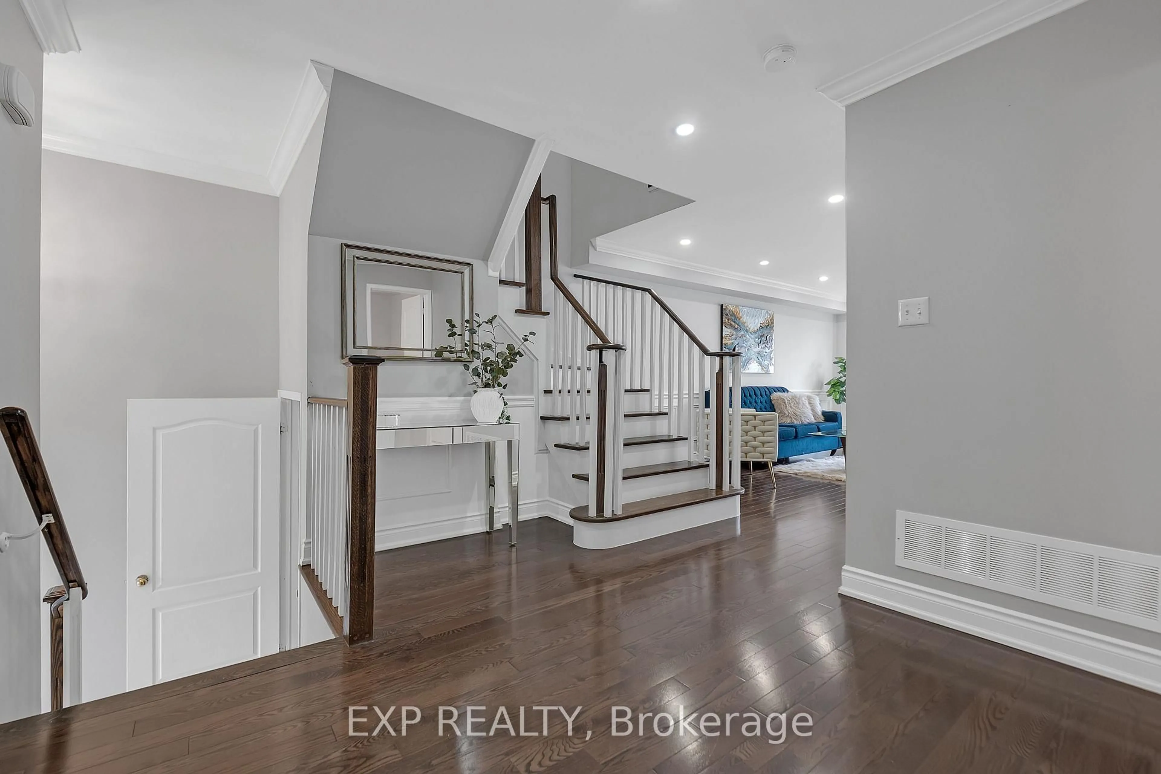 Indoor entryway for 138 Hucknall Rd, Toronto Ontario M3J 1V8
