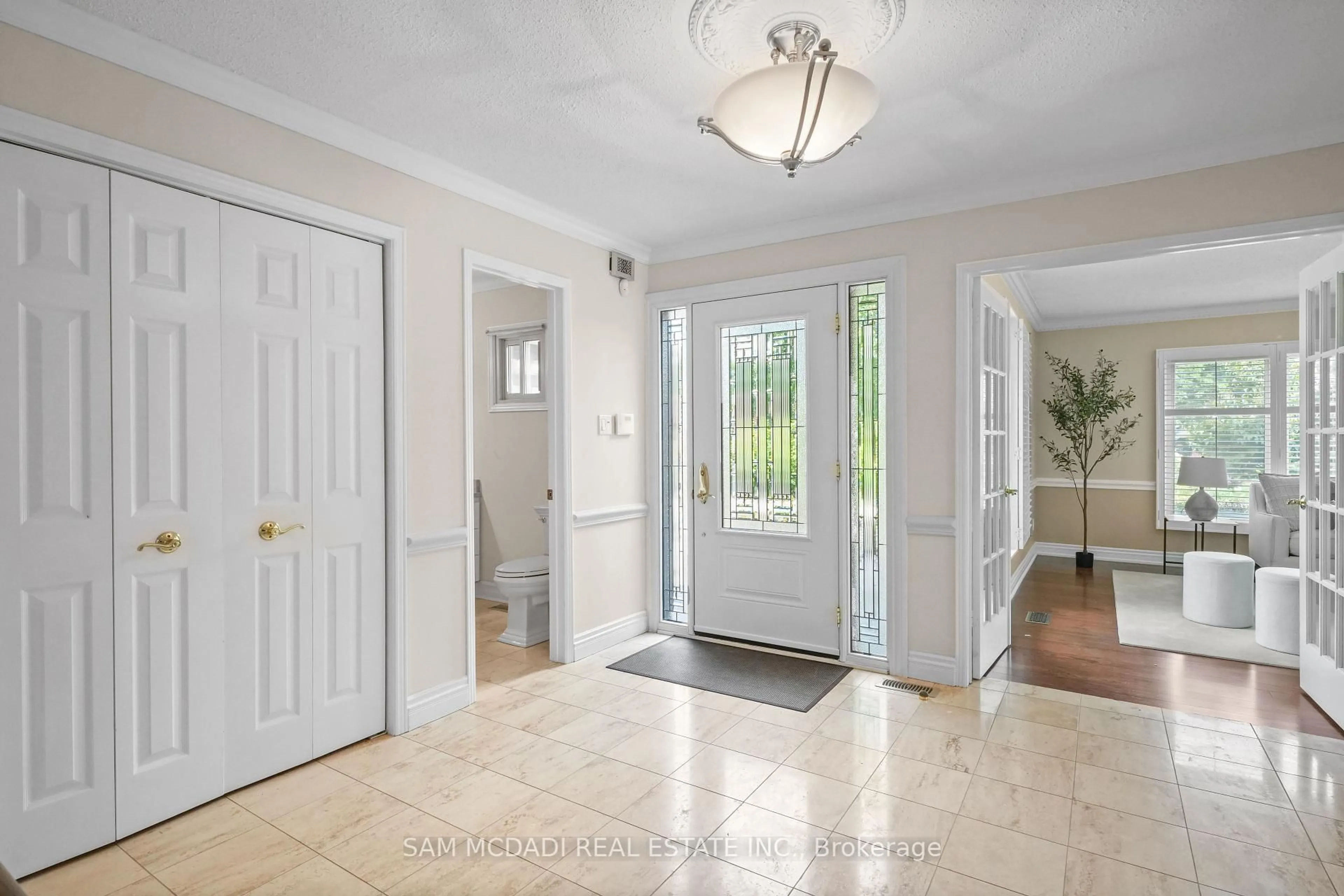 Indoor entryway for 7 Oldham Cres, Brampton Ontario L6Z 1W2