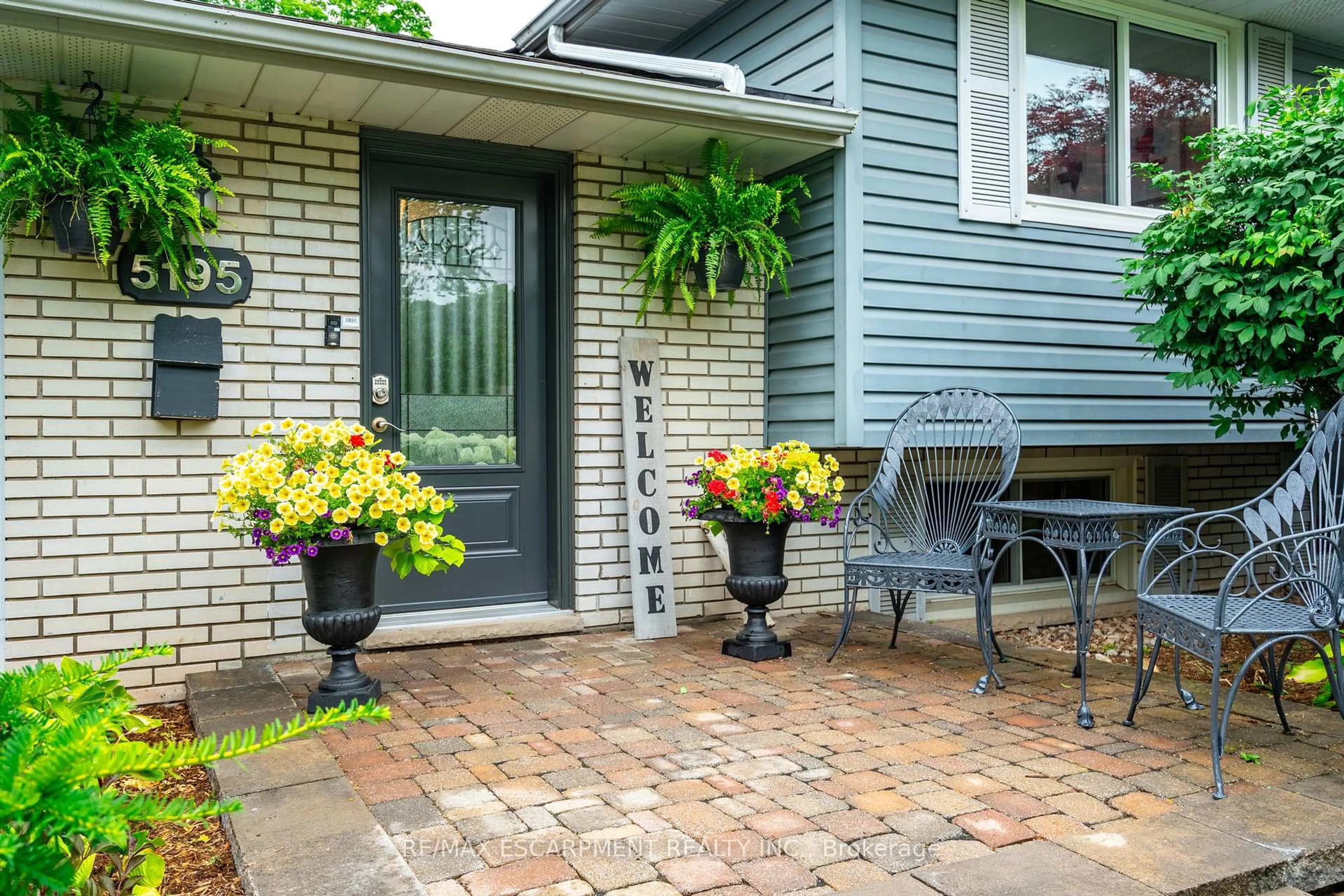 Home with brick exterior material, street for 5195 Cedarbook Cres, Burlington Ontario L7L 3P9