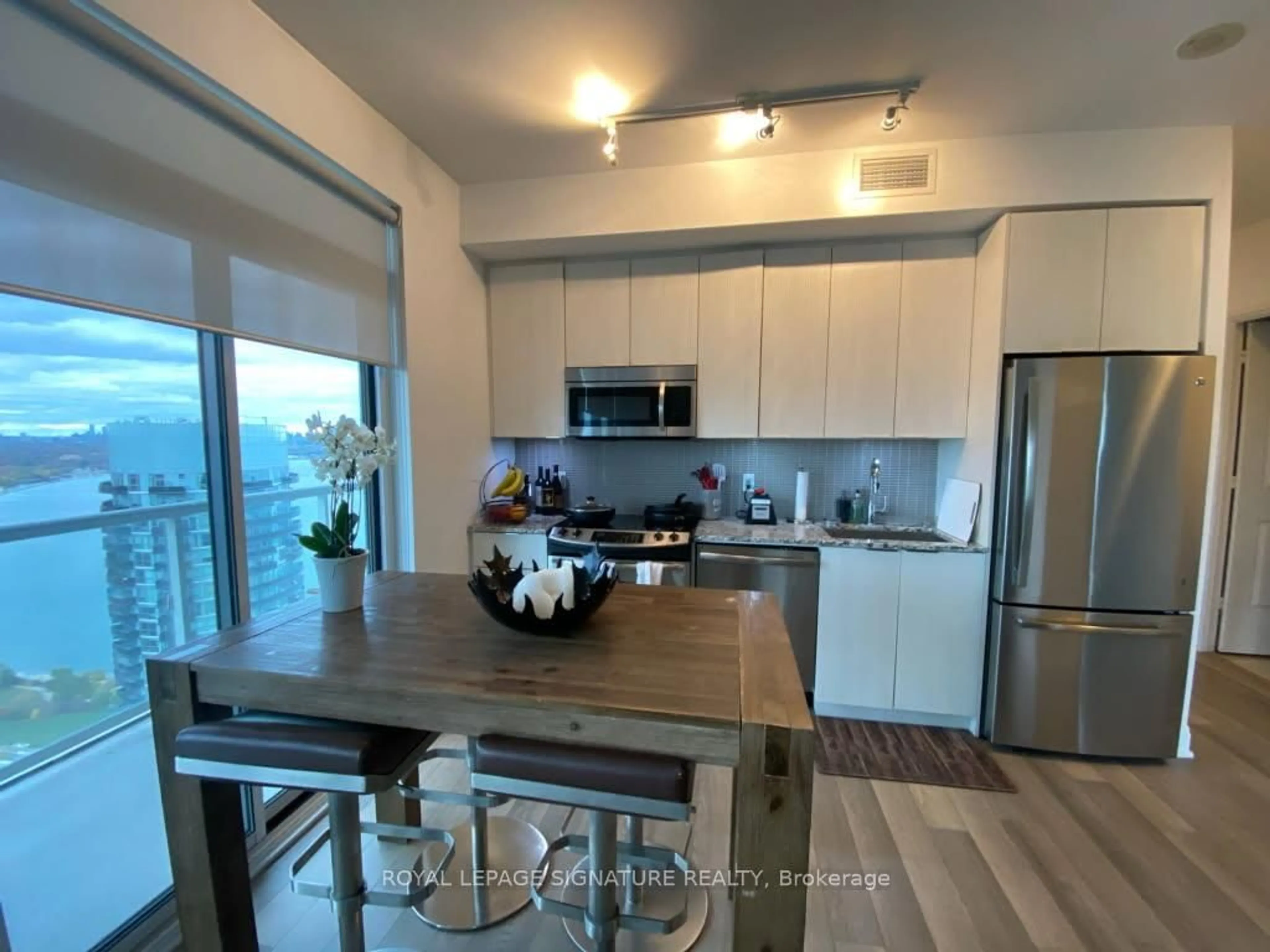 Open concept kitchen, wood/laminate floor for 56 Annie Craig Dr #3408, Toronto Ontario M8V 0C4