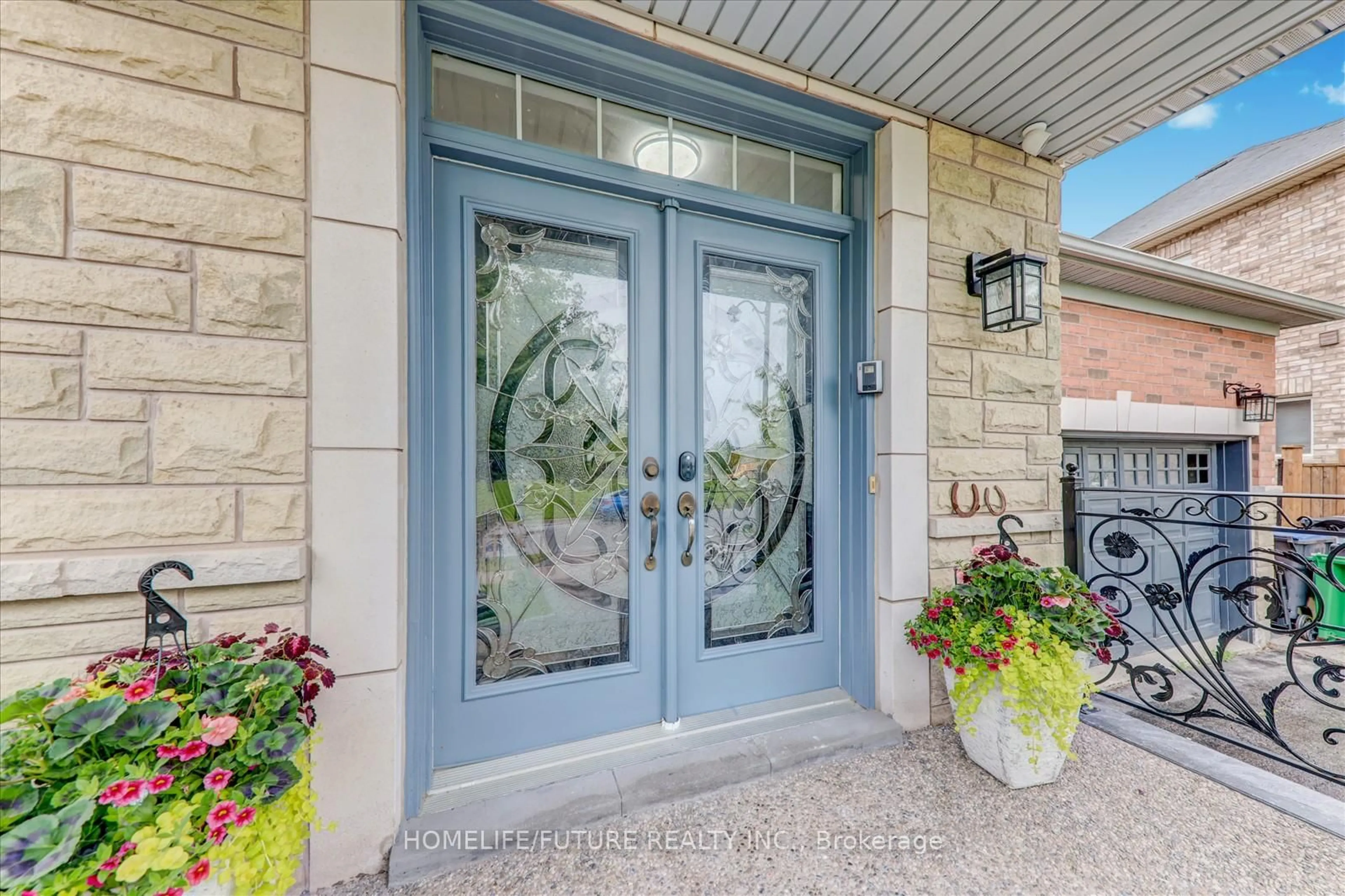 Indoor entryway for 14 Newcroft Rd, Brampton Ontario L6P 2L6