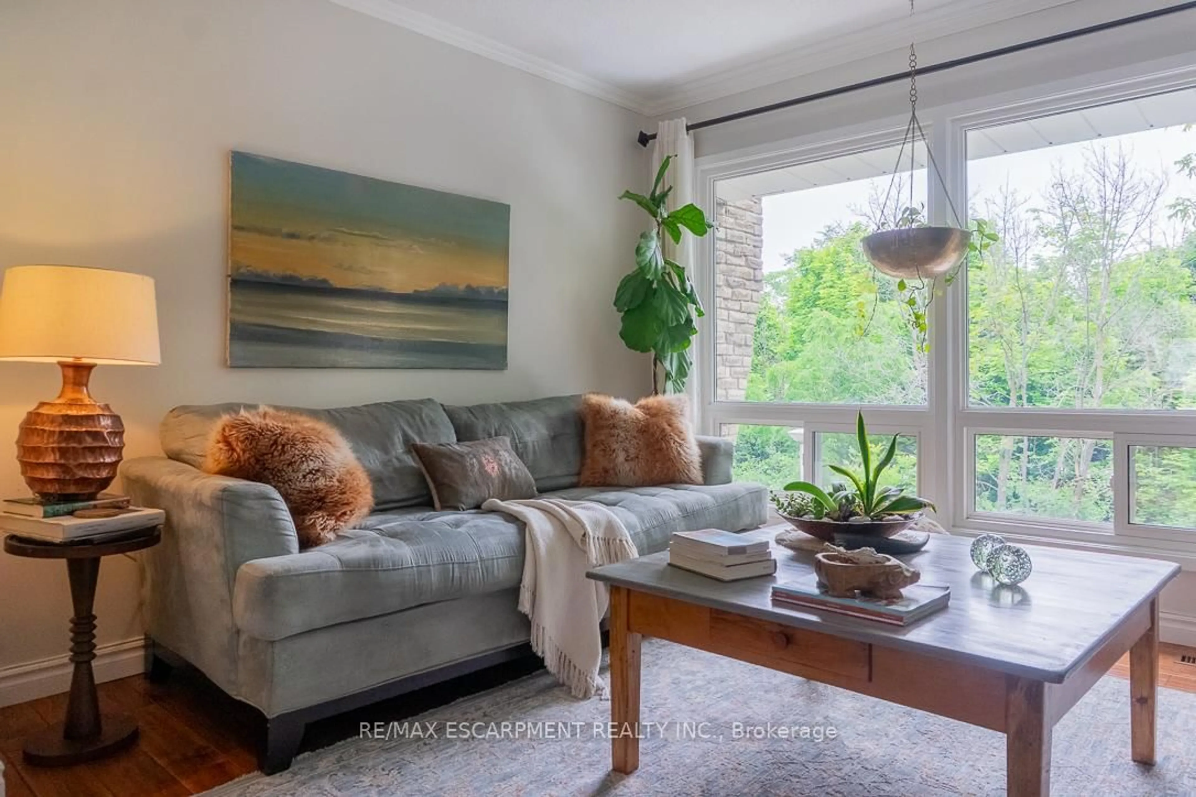 Living room with furniture, wood/laminate floor for 915 Inverhouse Dr #67, Mississauga Ontario L5J 4B2