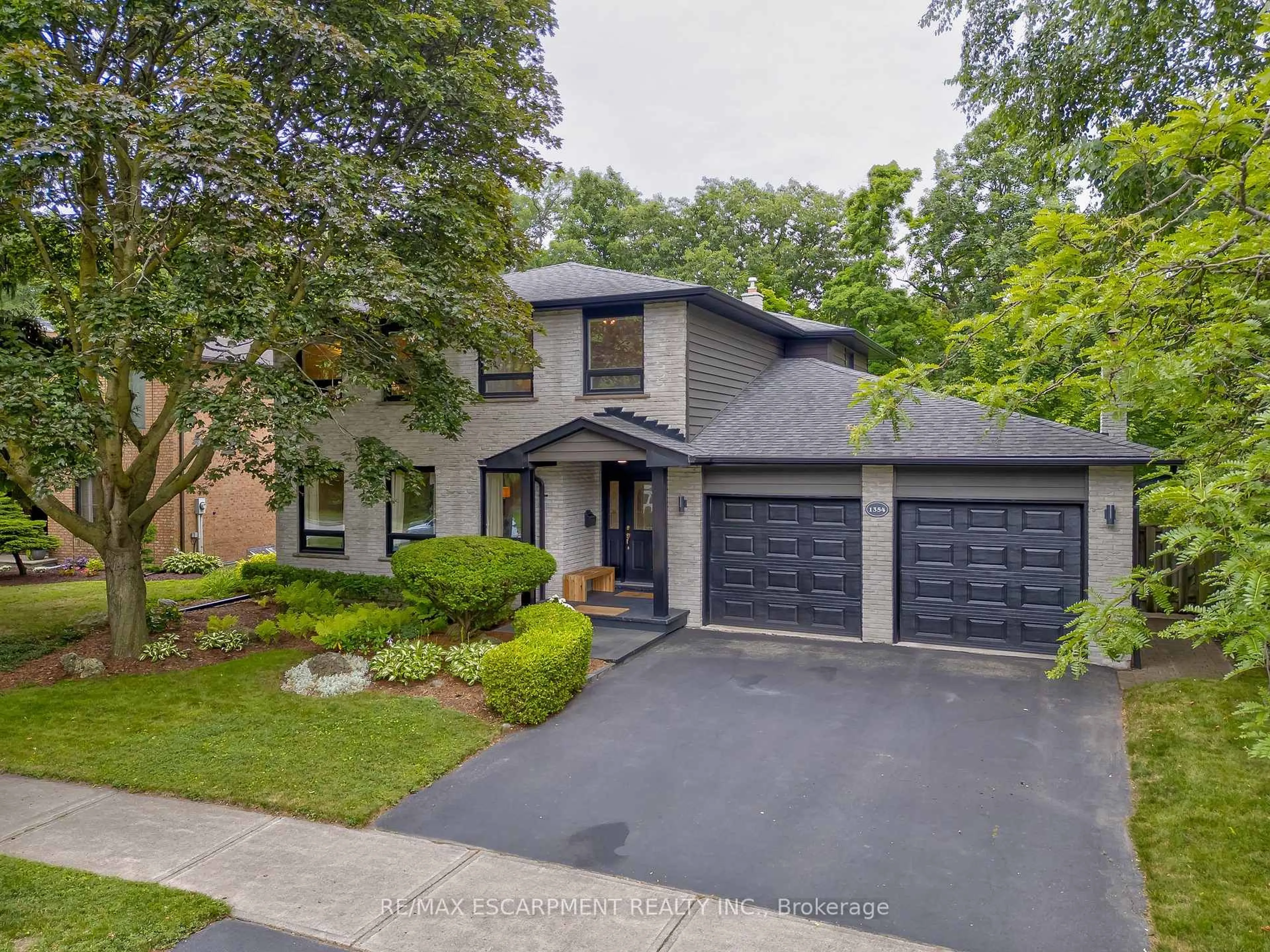 Home with brick exterior material, street for 1354 Edgeware Rd, Oakville Ontario L6H 3C4
