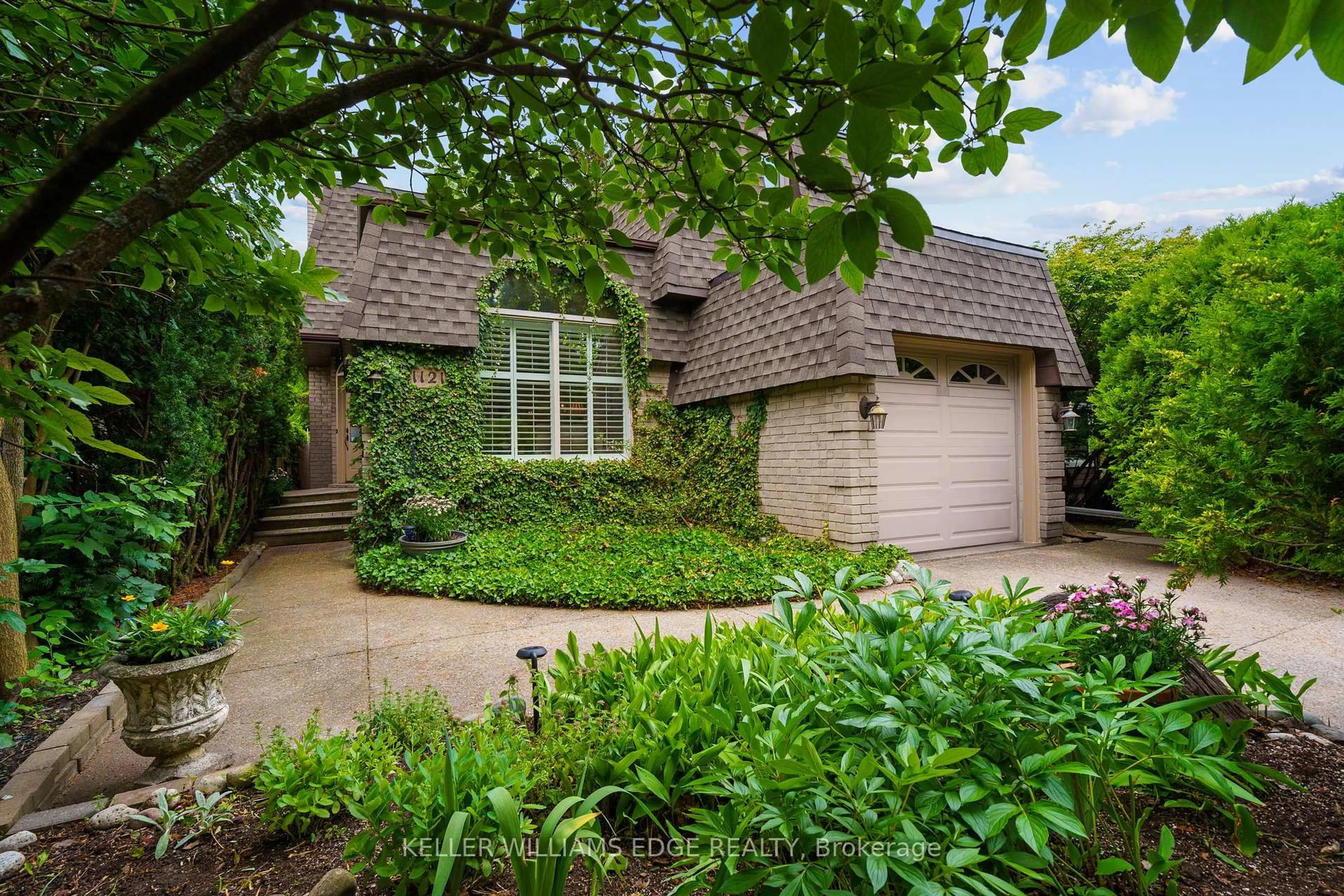 Home with brick exterior material, street for 1121 Stephenson Dr, Burlington Ontario L7S 2B1