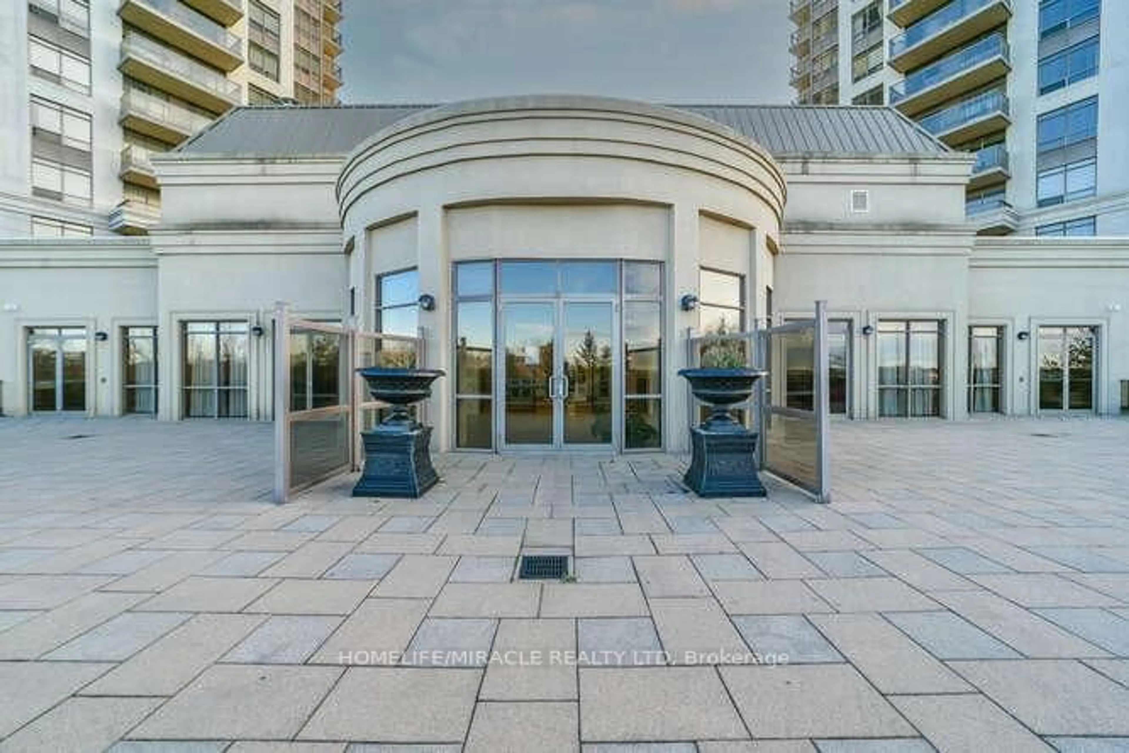 Indoor foyer for 700 Humberwood Blvd #2220, Toronto Ontario M9W 7J4
