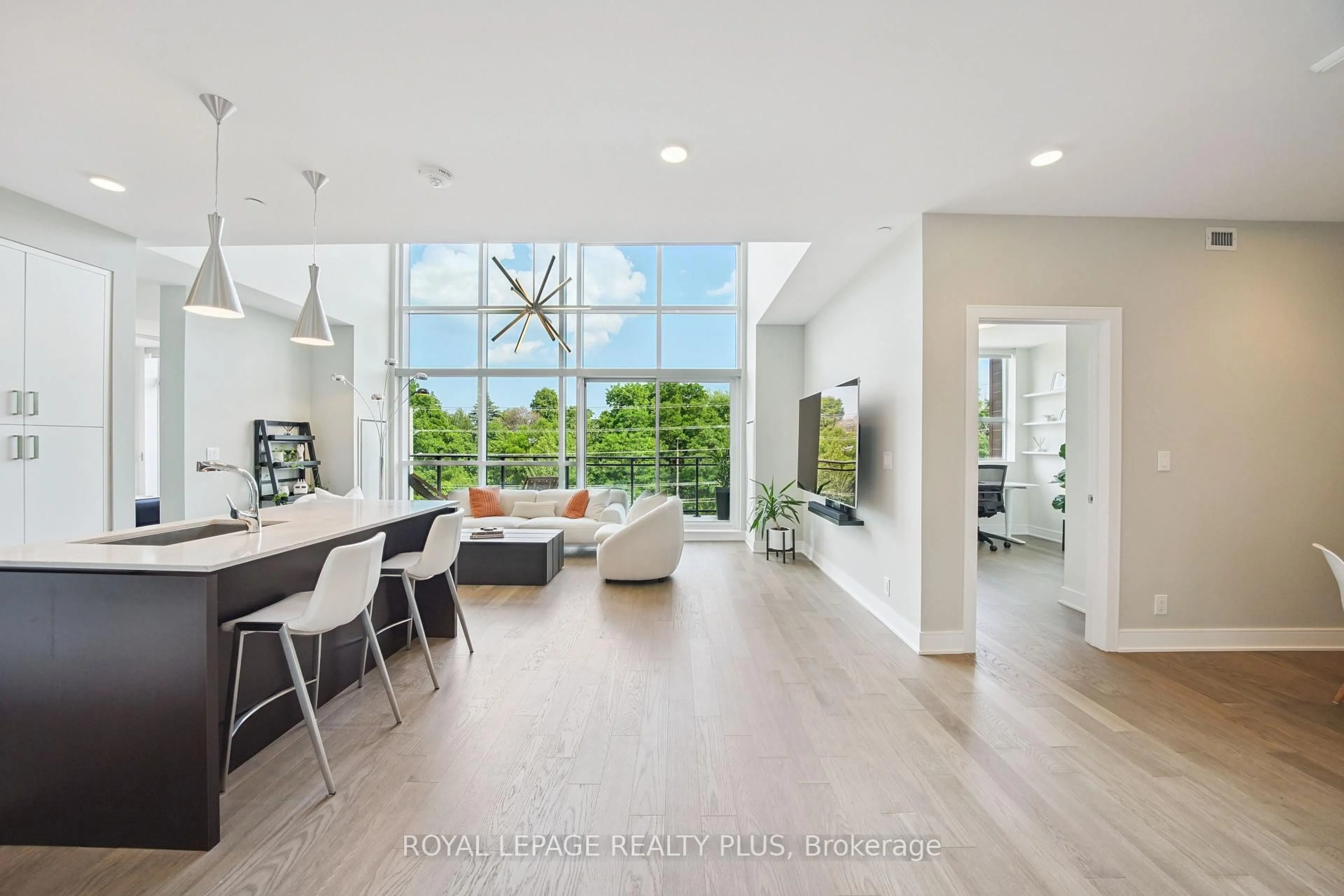 Unknown for 1575 Lakeshore Rd #450, Mississauga Ontario L5J 0B1