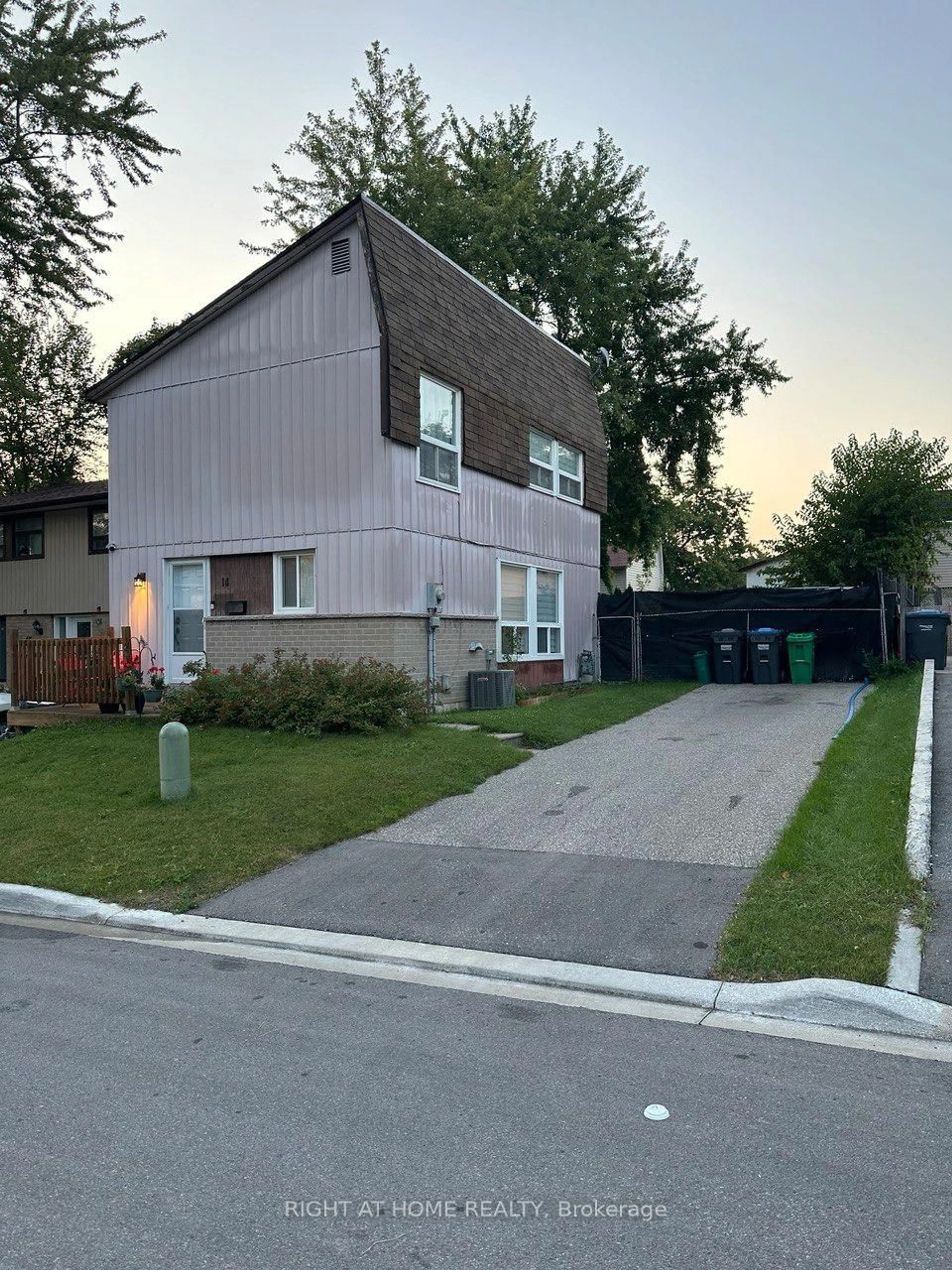 A pic from outside/outdoor area/front of a property/back of a property/a pic from drone, street for 14 Hero Sq, Brampton Ontario L6S 1Y1