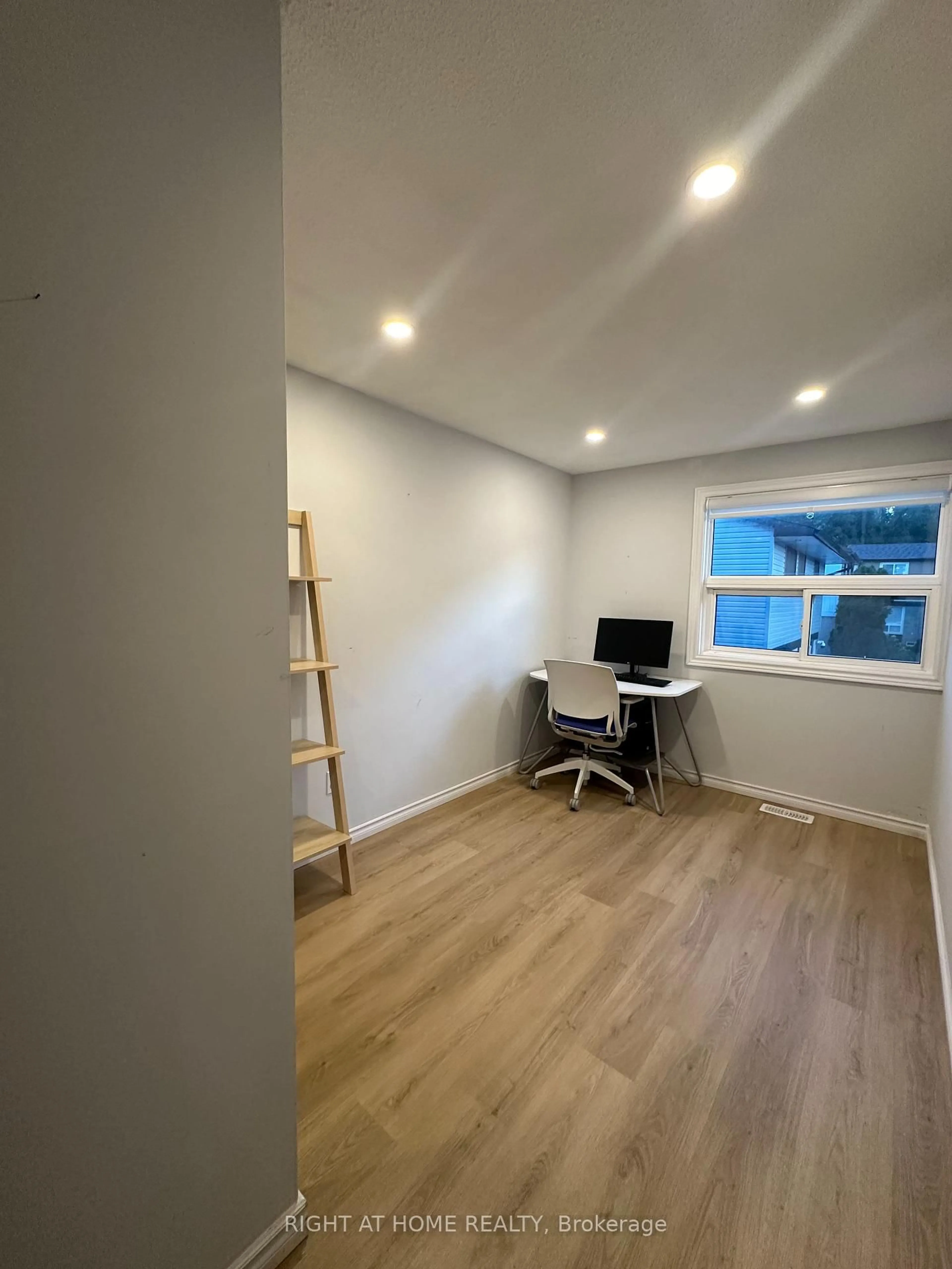 A pic of a room for 14 Hero Sq, Brampton Ontario L6S 1Y1
