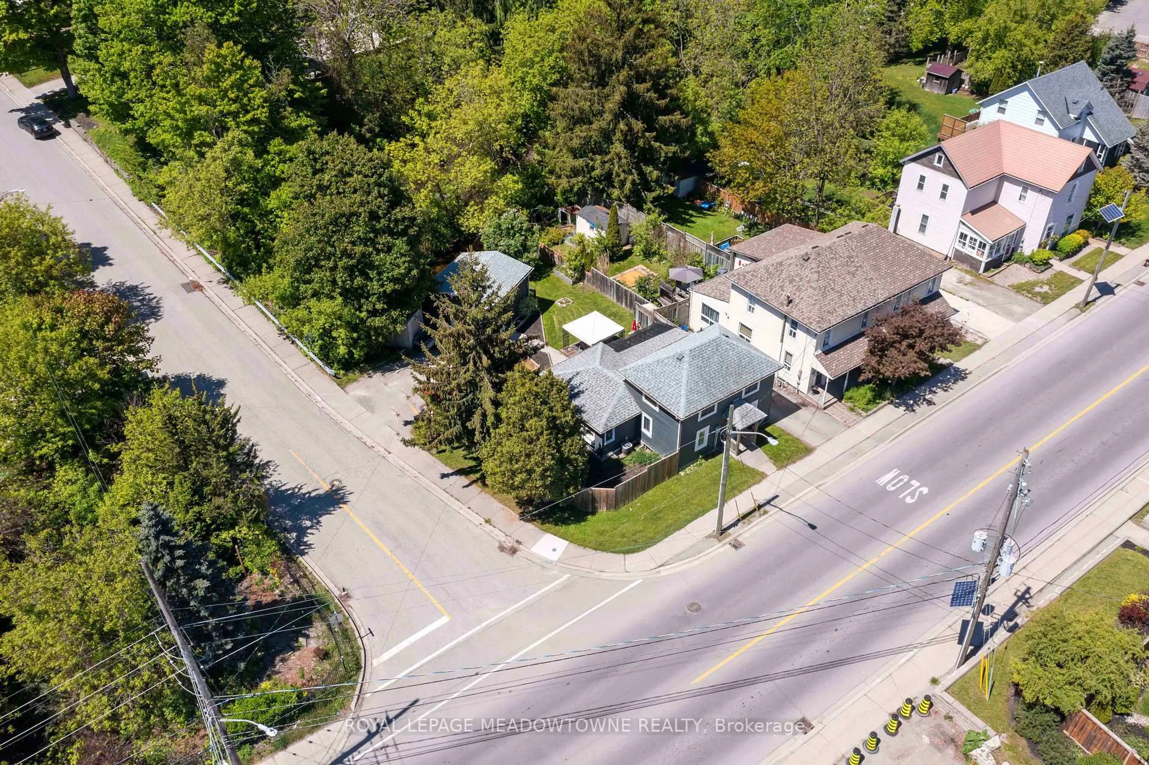 A pic from outside/outdoor area/front of a property/back of a property/a pic from drone, street for 46 Main St, Halton Hills Ontario L7J 1X4