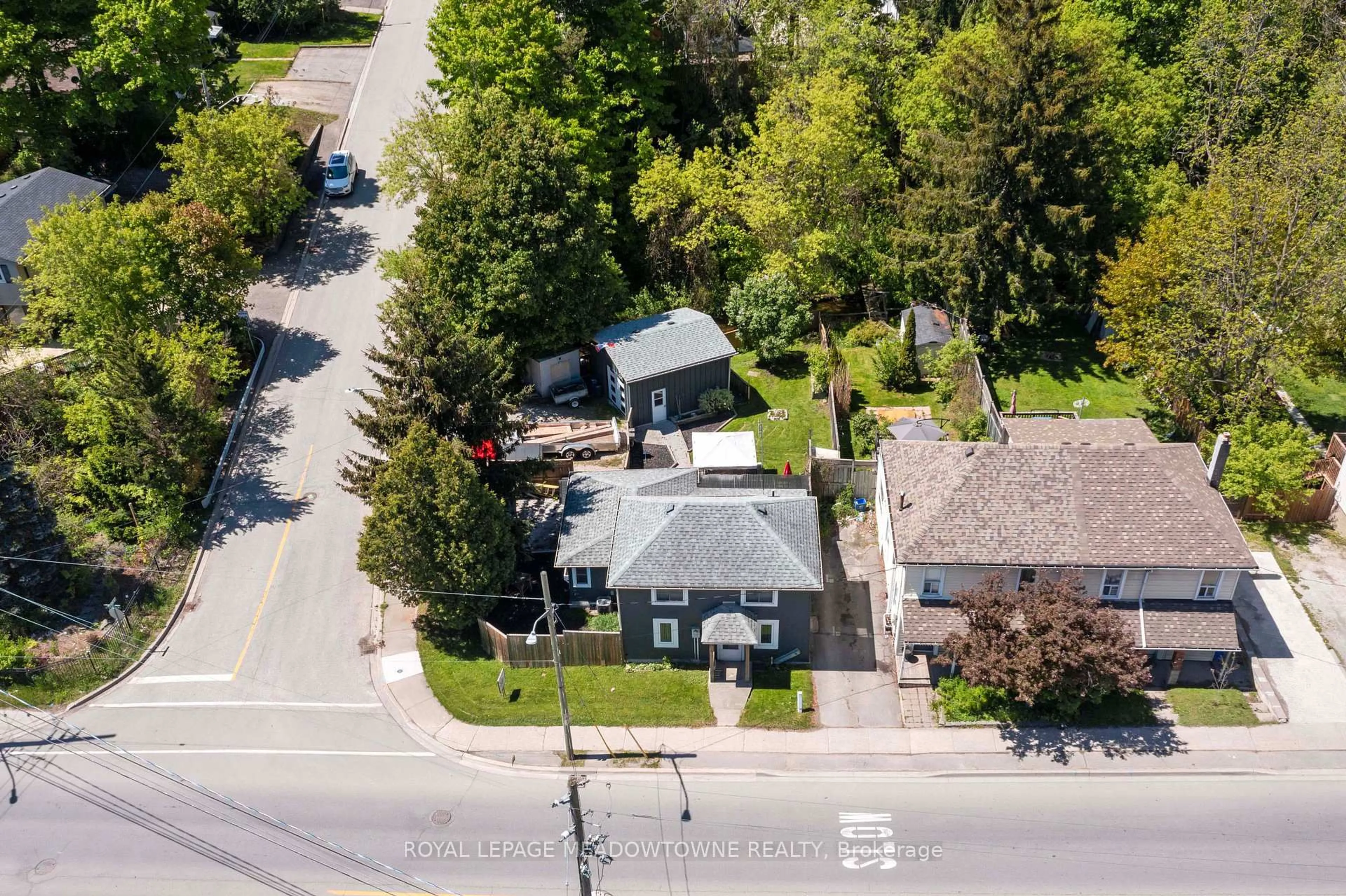 A pic from outside/outdoor area/front of a property/back of a property/a pic from drone, street for 46 Main St, Halton Hills Ontario L7J 1X4