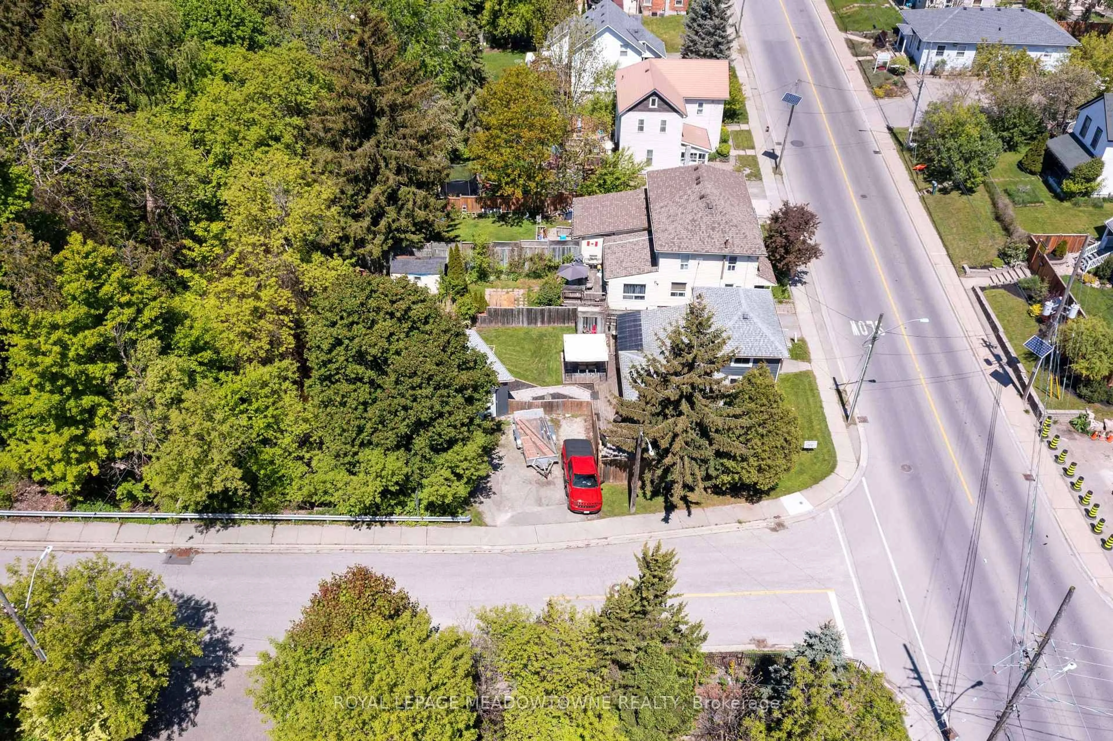 A pic from outside/outdoor area/front of a property/back of a property/a pic from drone, street for 46 Main St, Halton Hills Ontario L7J 1X4