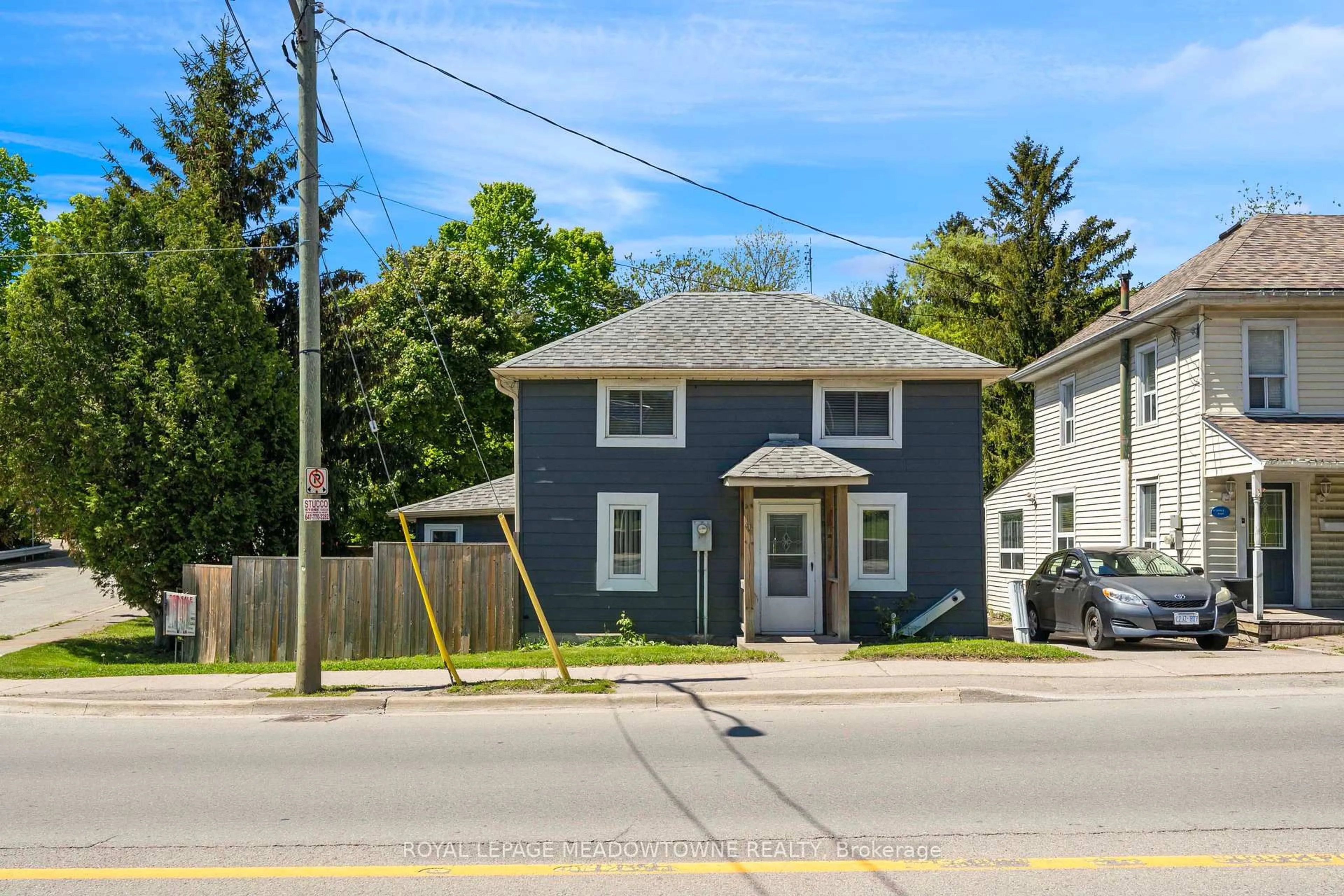 A pic from outside/outdoor area/front of a property/back of a property/a pic from drone, street for 46 Main St, Halton Hills Ontario L7J 1X4