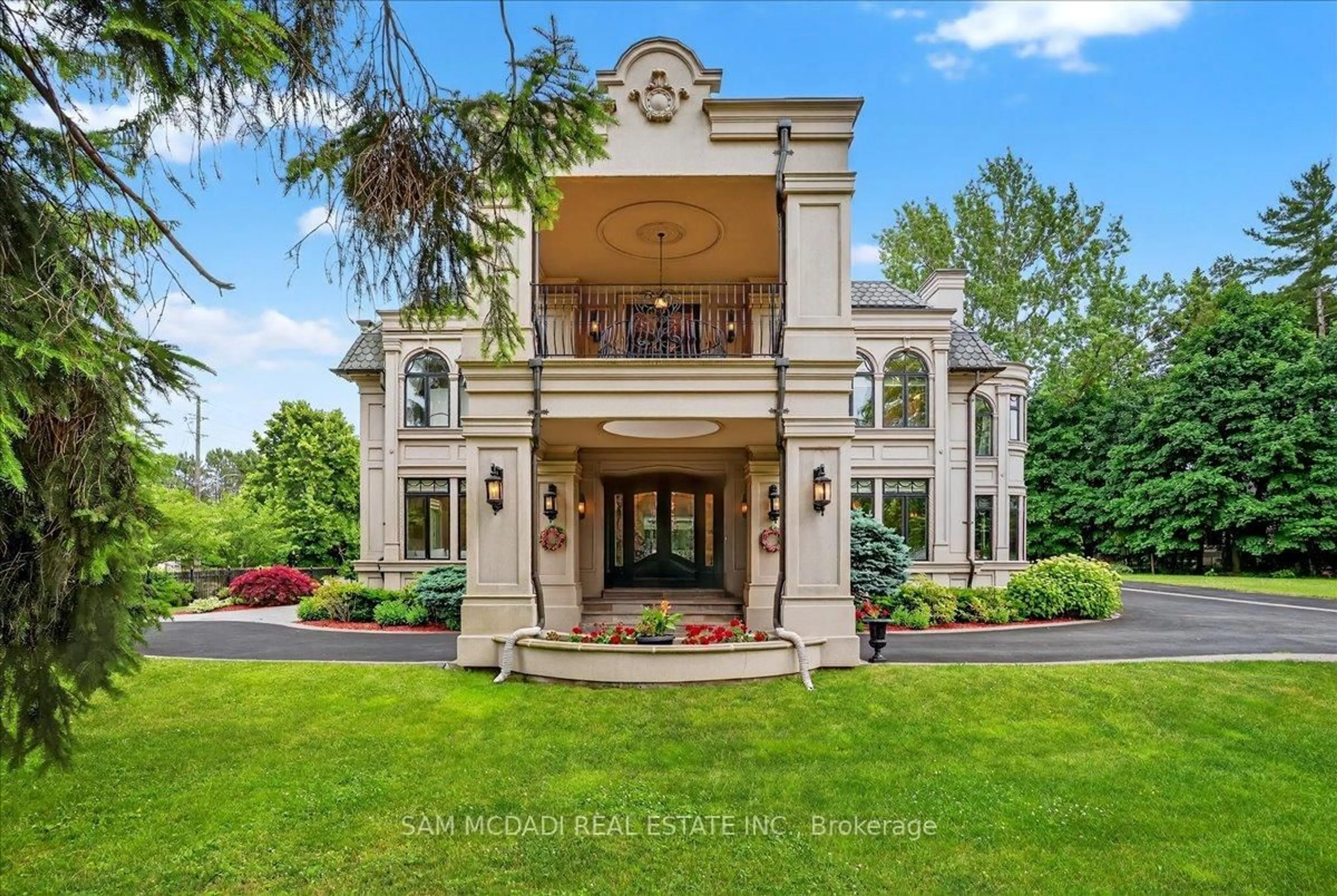 Indoor foyer for 432 Bob-O-Link Rd, Mississauga Ontario L5J 2P2