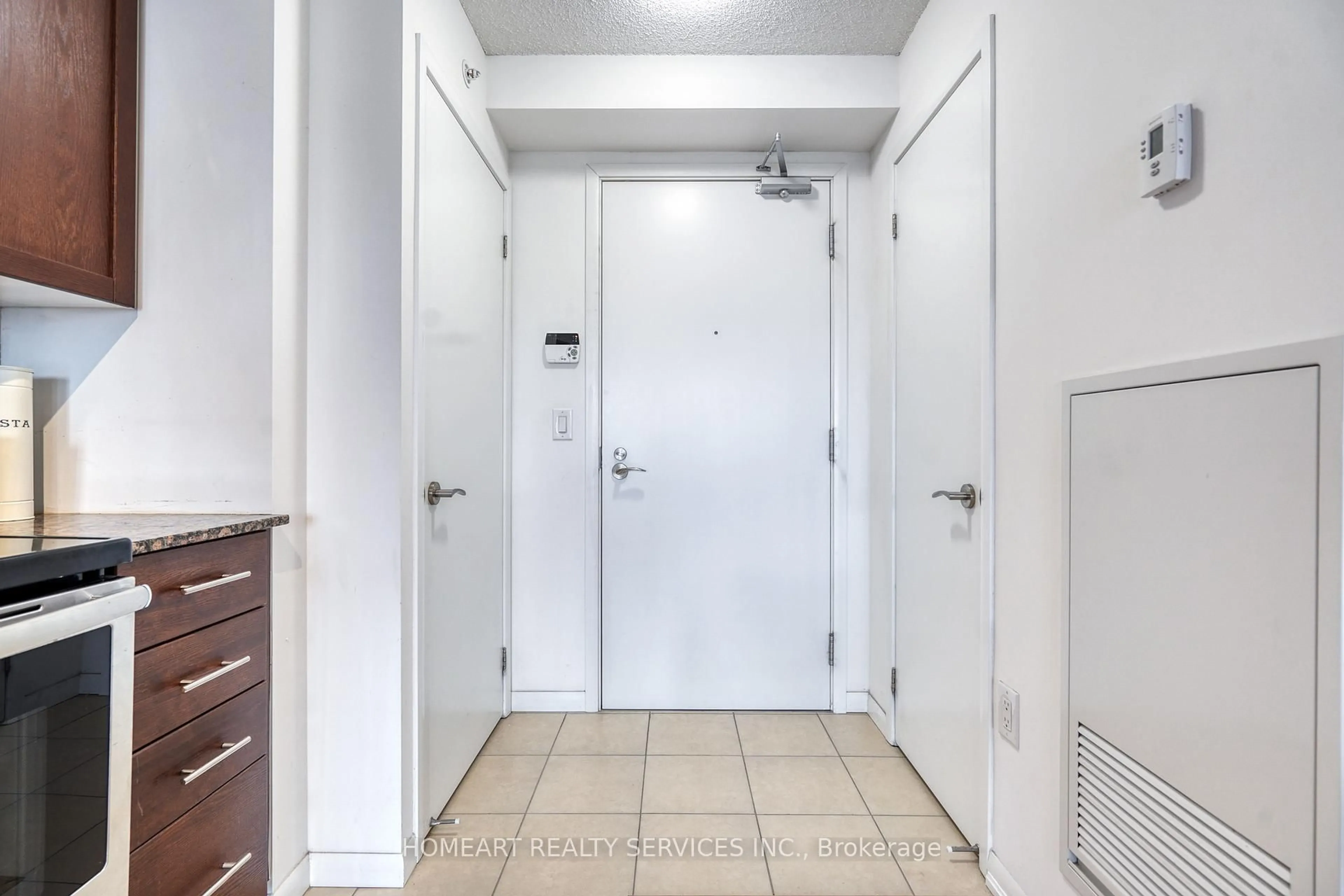 Indoor entryway for 830 LAWRENCE Ave #1603, Toronto Ontario M6A 1C3