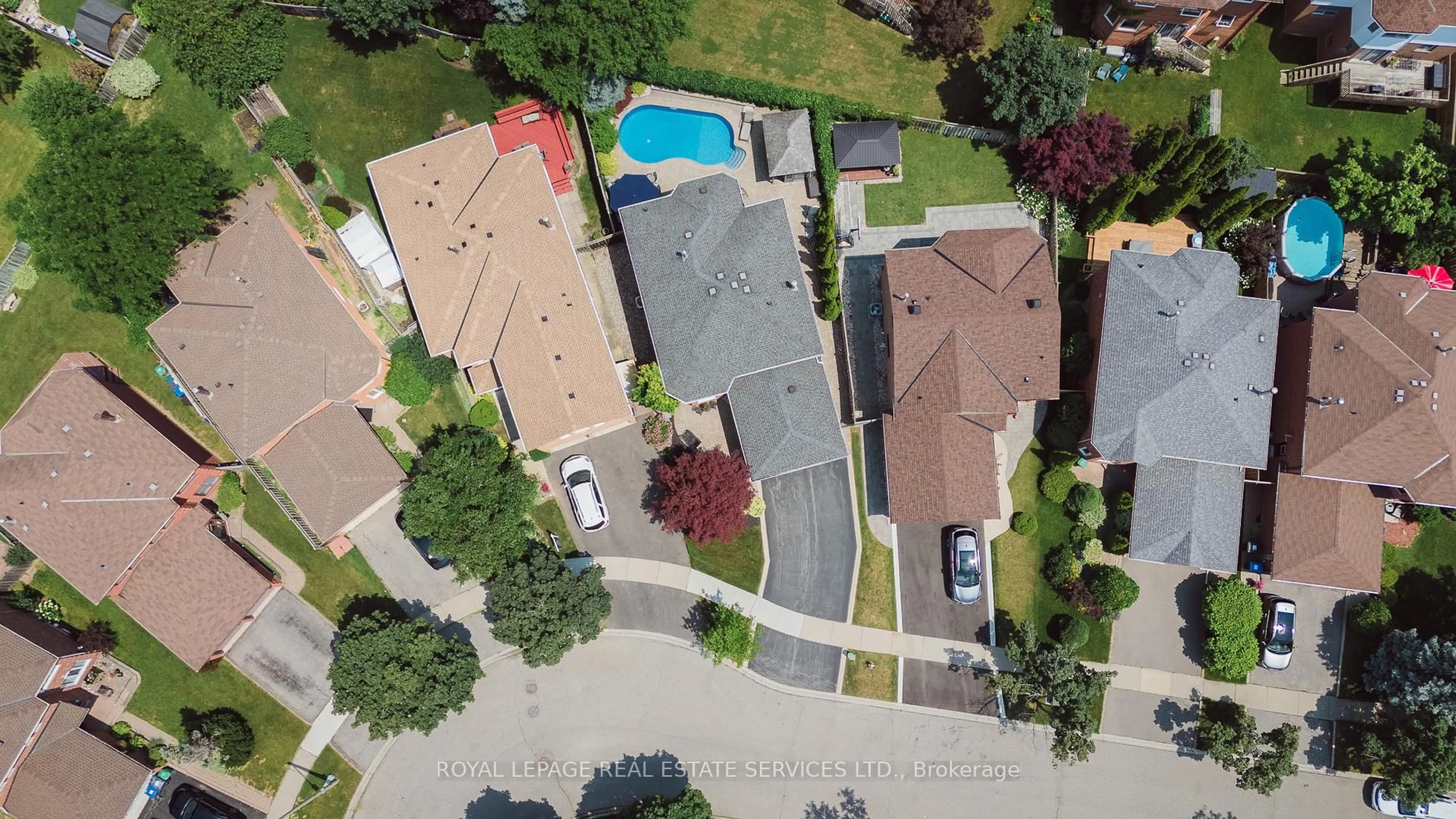 A pic from outside/outdoor area/front of a property/back of a property/a pic from drone, street for 3506 Pintail Circ, Mississauga Ontario L5N 6C7