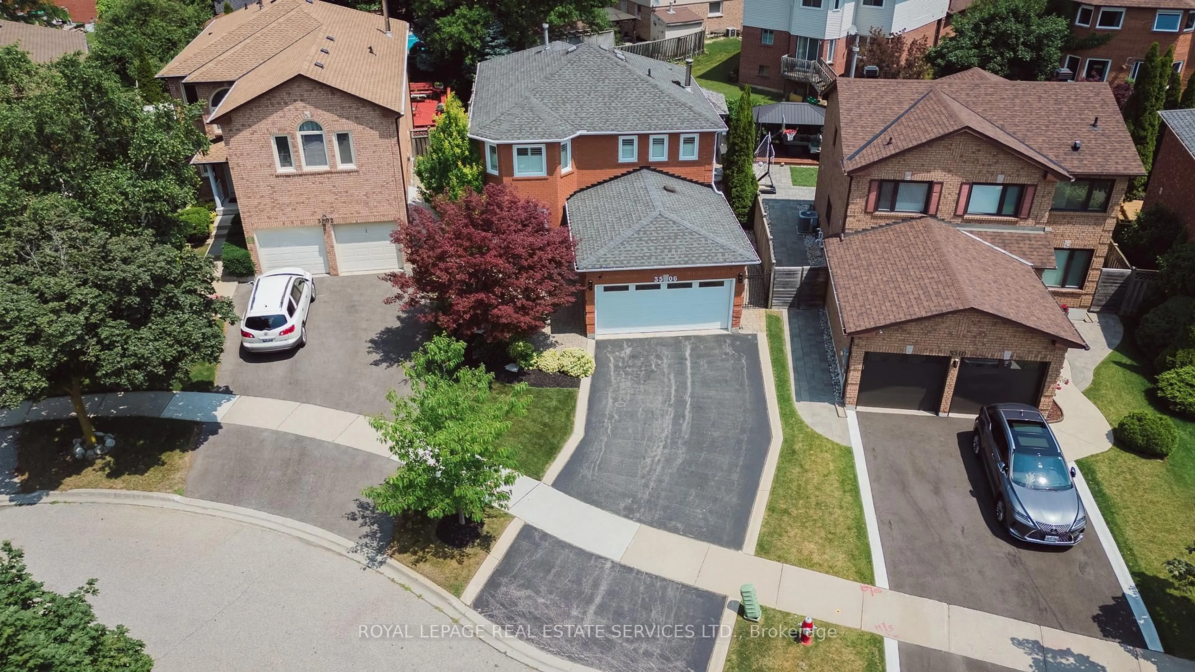 A pic from outside/outdoor area/front of a property/back of a property/a pic from drone, street for 3506 Pintail Circ, Mississauga Ontario L5N 6C7