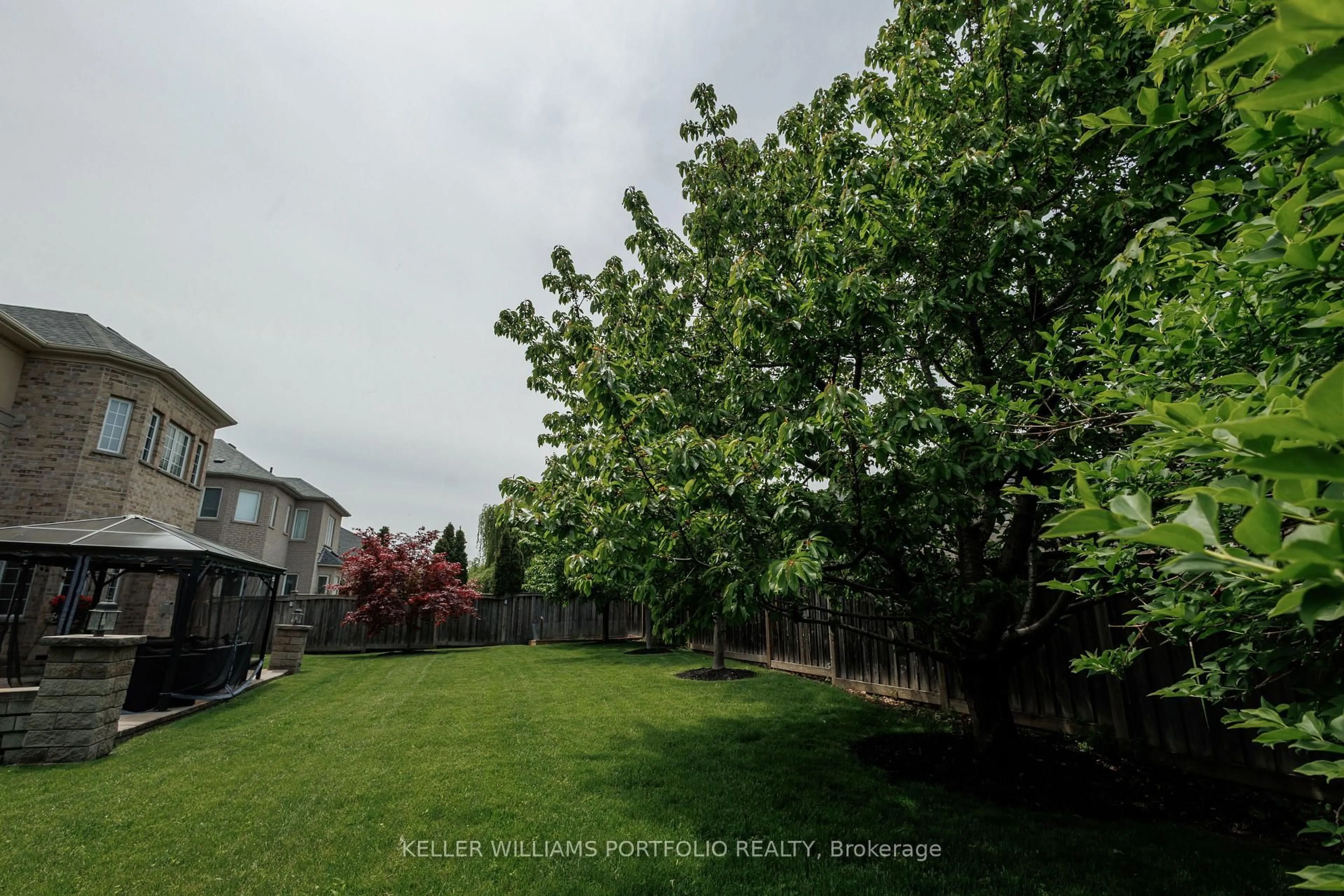 A pic from outside/outdoor area/front of a property/back of a property/a pic from drone, forest/trees view for 26 Louvain Dr, Brampton Ontario L6P 1W6