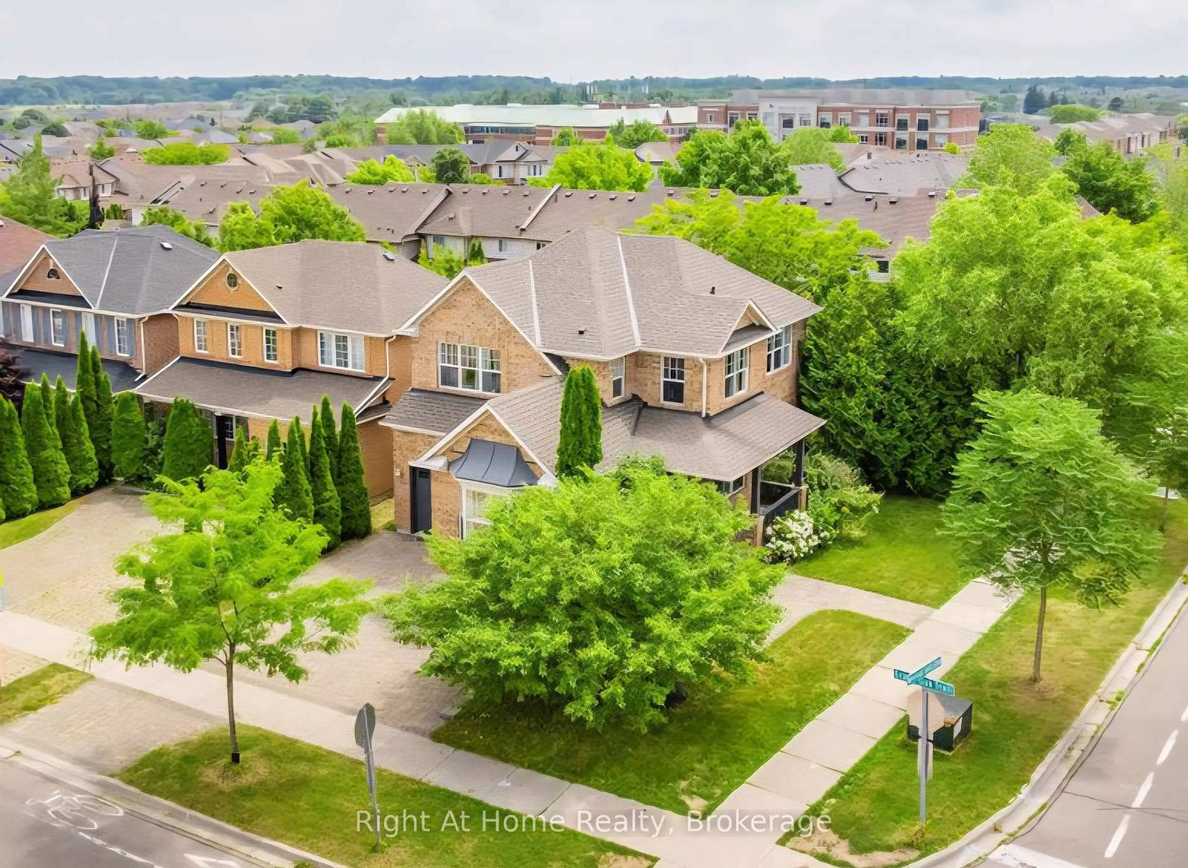 A pic from outside/outdoor area/front of a property/back of a property/a pic from drone, unknown for 2956 Westoak Trail Blvd, Oakville Ontario L6M 4S6