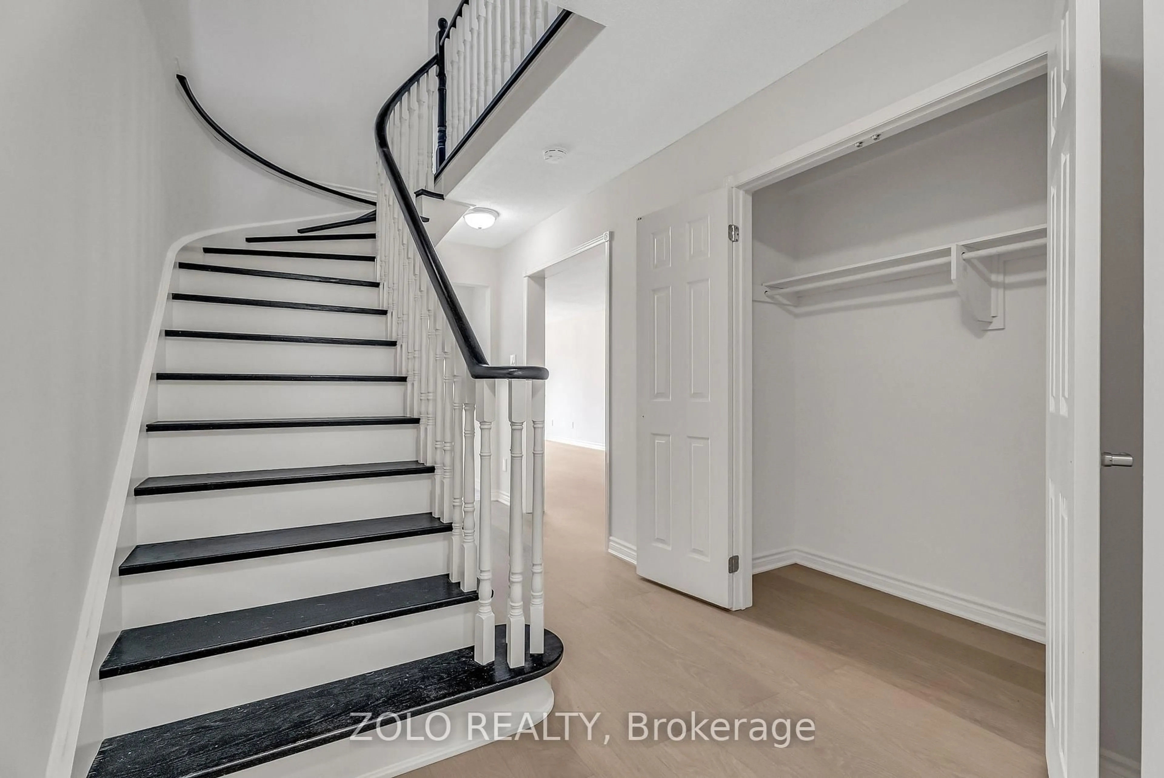 Unknown for 1091 Wilmington Dr, Mississauga Ontario L5V 1R5