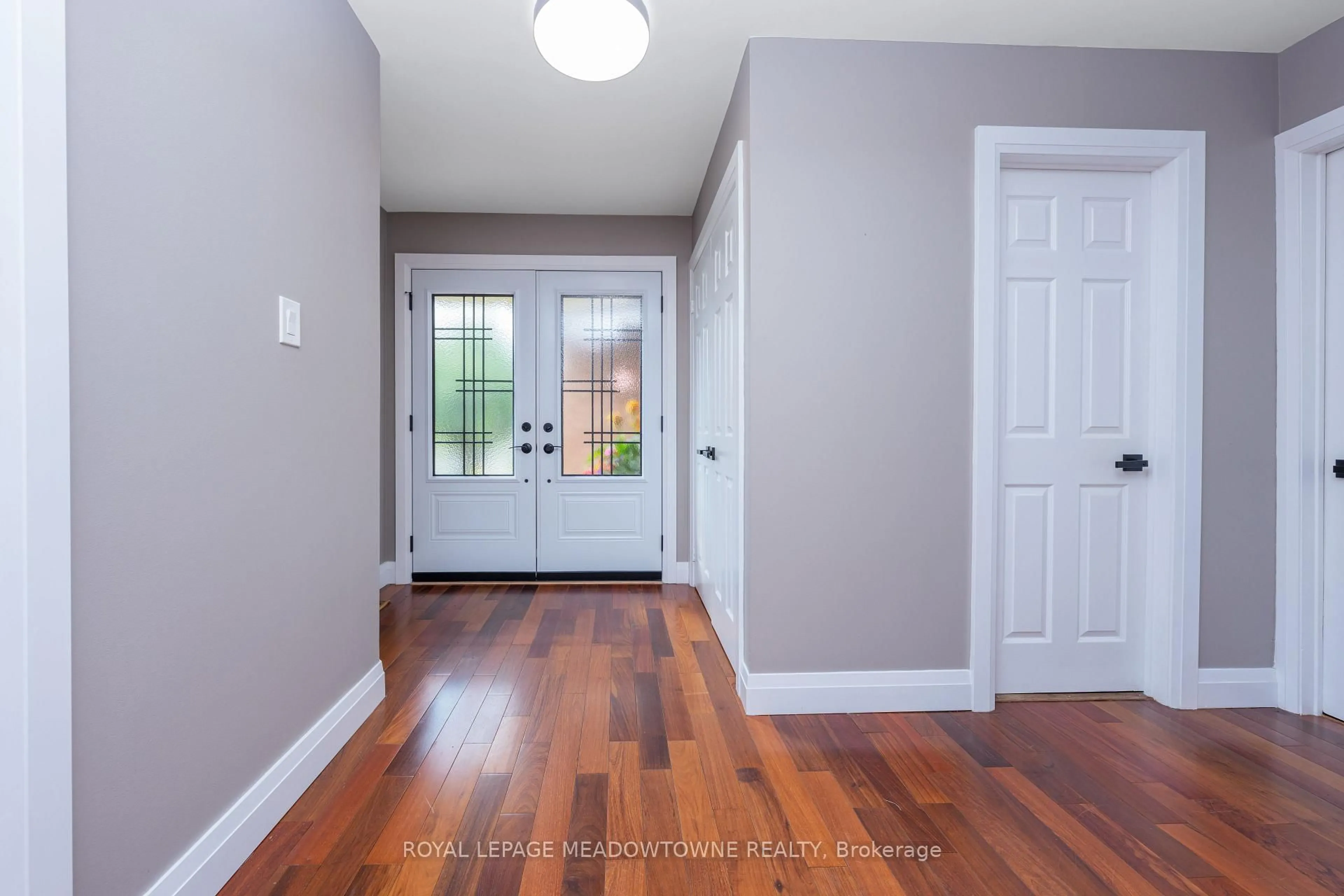 Indoor entryway for 51 Roane Ave, Halton Hills Ontario L7G 5K5