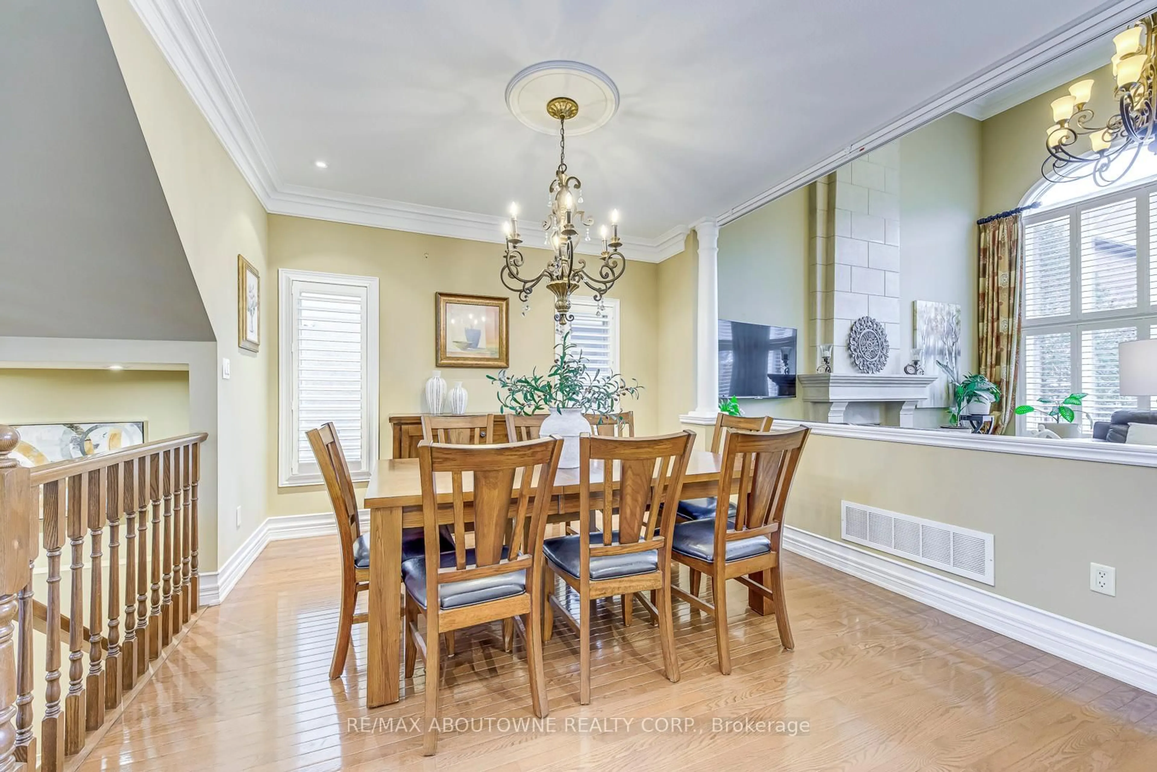 Dining room, unknown for 2353 Kwinter Rd, Oakville Ontario L6M 0H3
