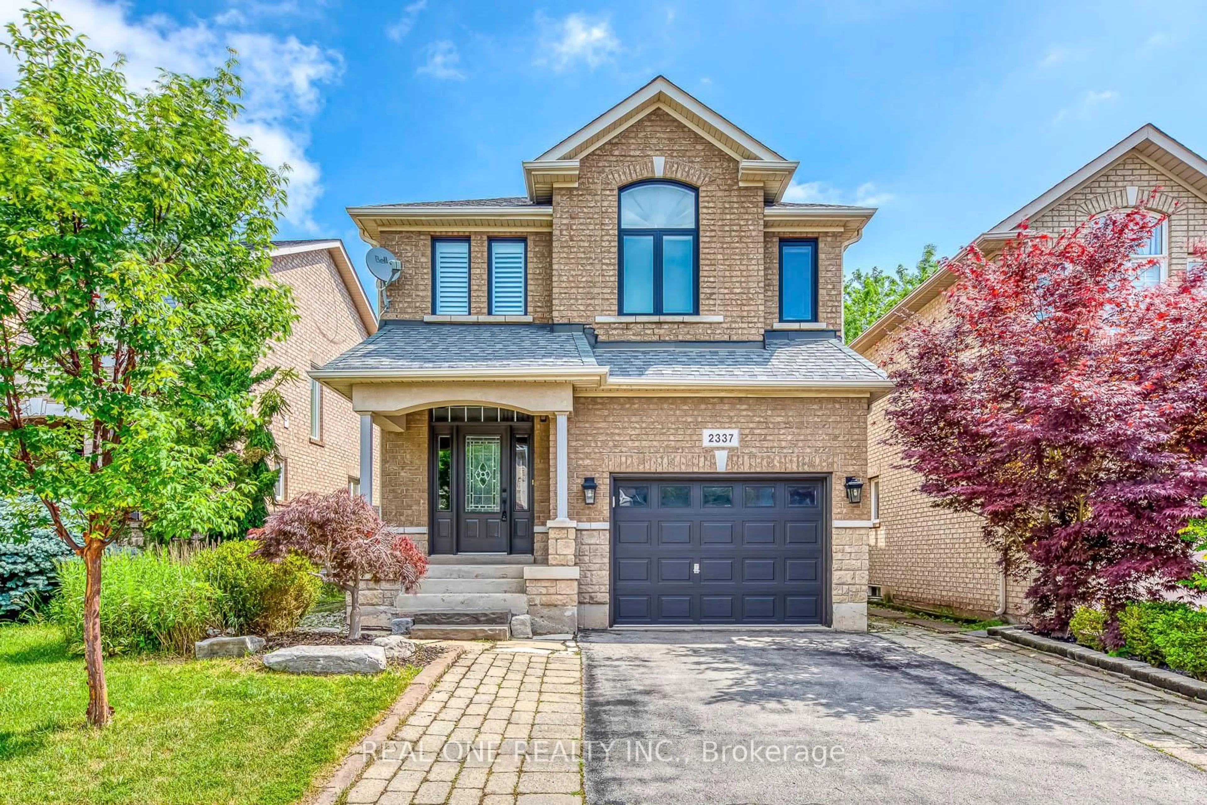 Home with brick exterior material, street for 2337 Hilda Dr, Oakville Ontario L6H 7M9