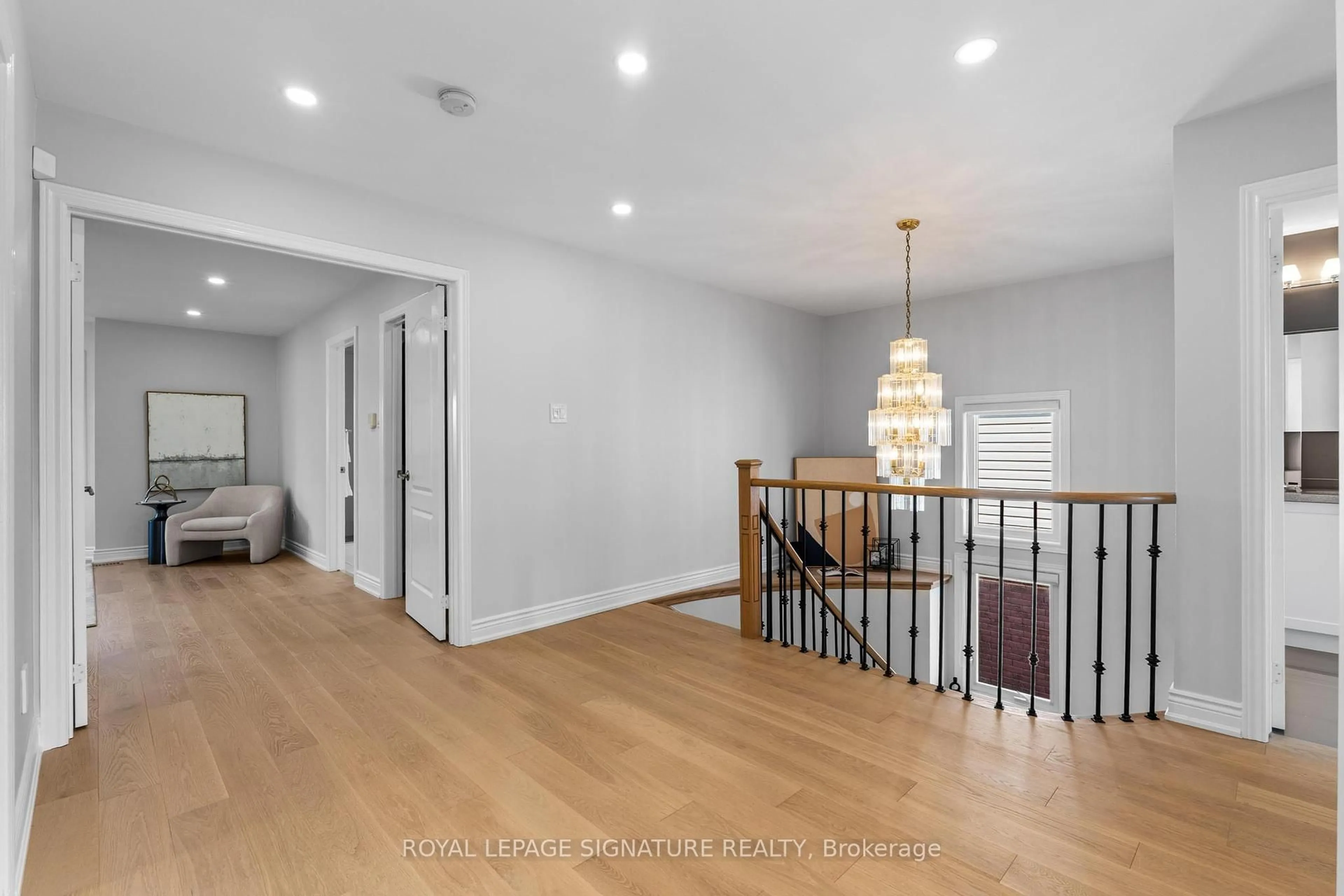 Indoor entryway for 5971 Greensboro Dr, Mississauga Ontario L5M 5S5