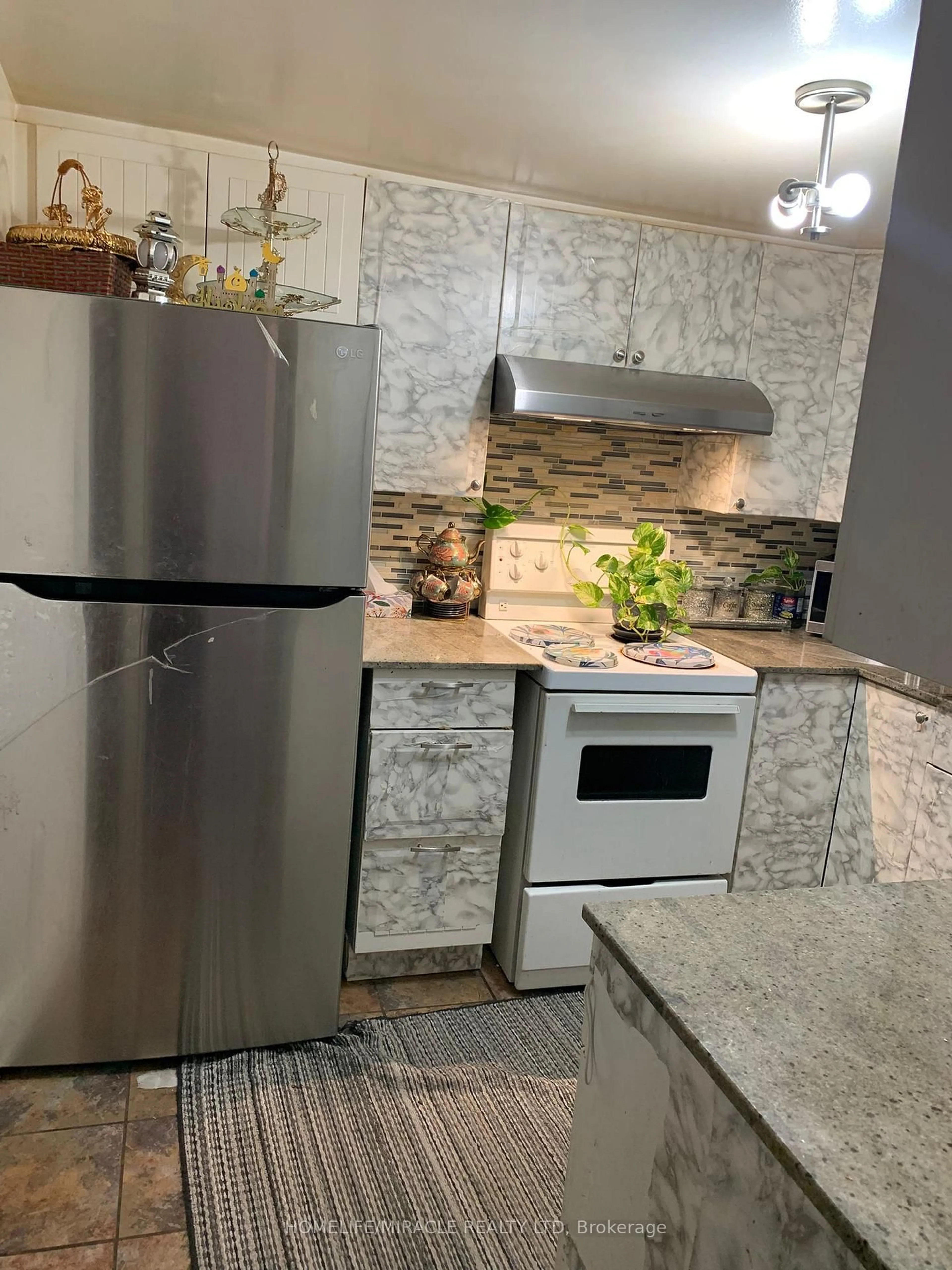 Unknown for 25 Agnes St #706, Mississauga Ontario L5B 3X7