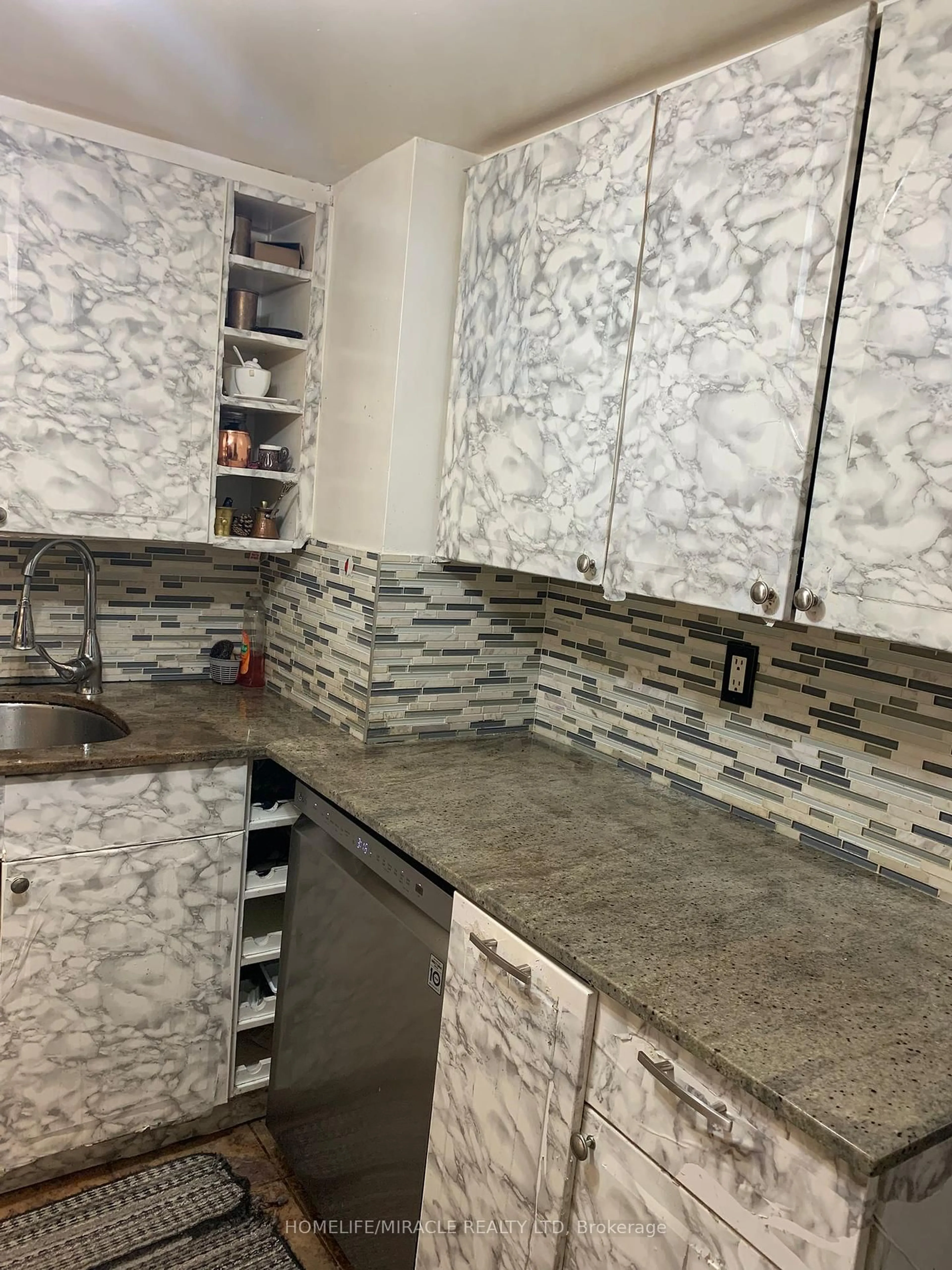 Contemporary kitchen, ceramic/tile floor for 25 Agnes St #706, Mississauga Ontario L5B 3X7