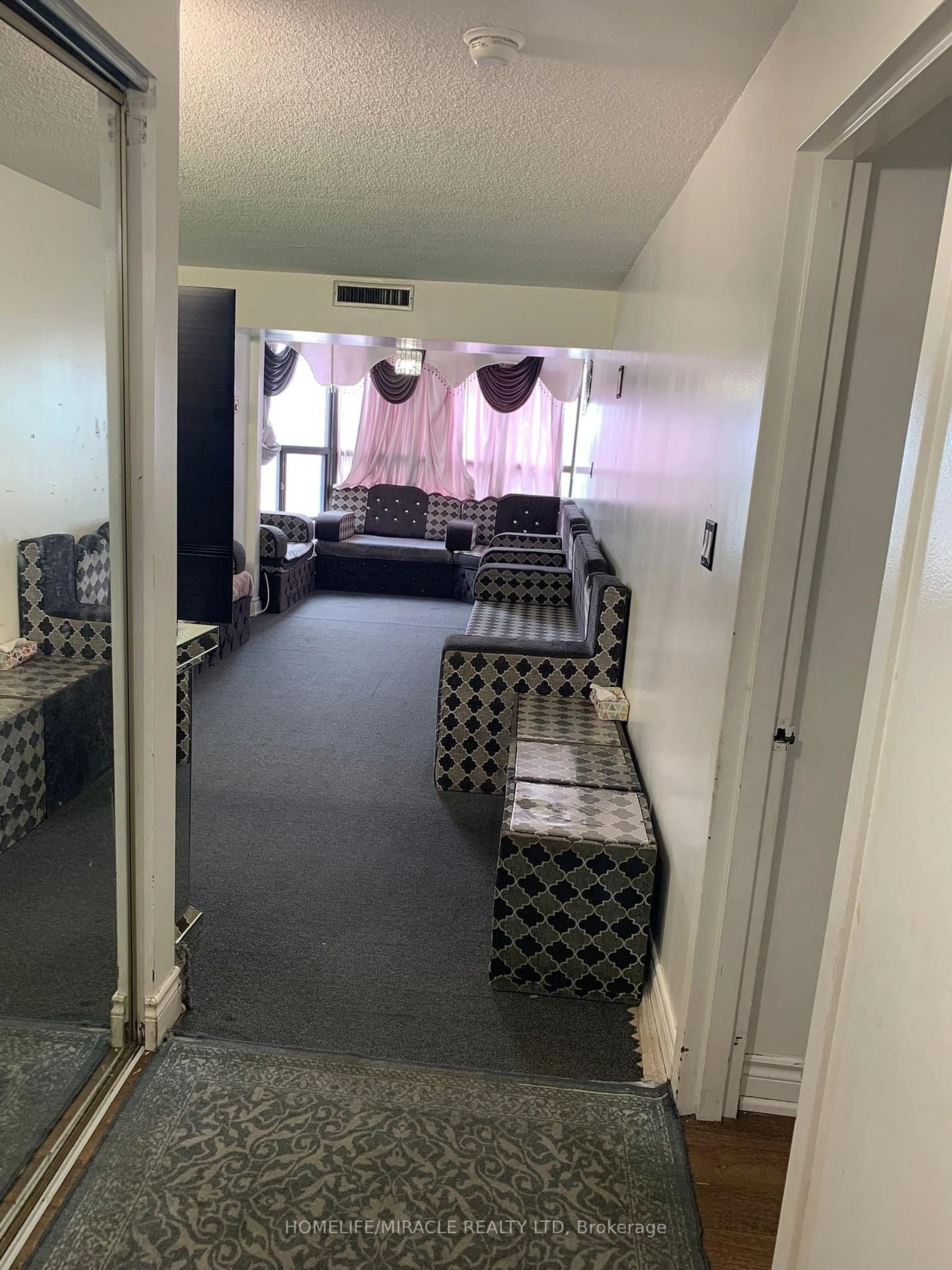 A pic of a room for 25 Agnes St #706, Mississauga Ontario L5B 3X7