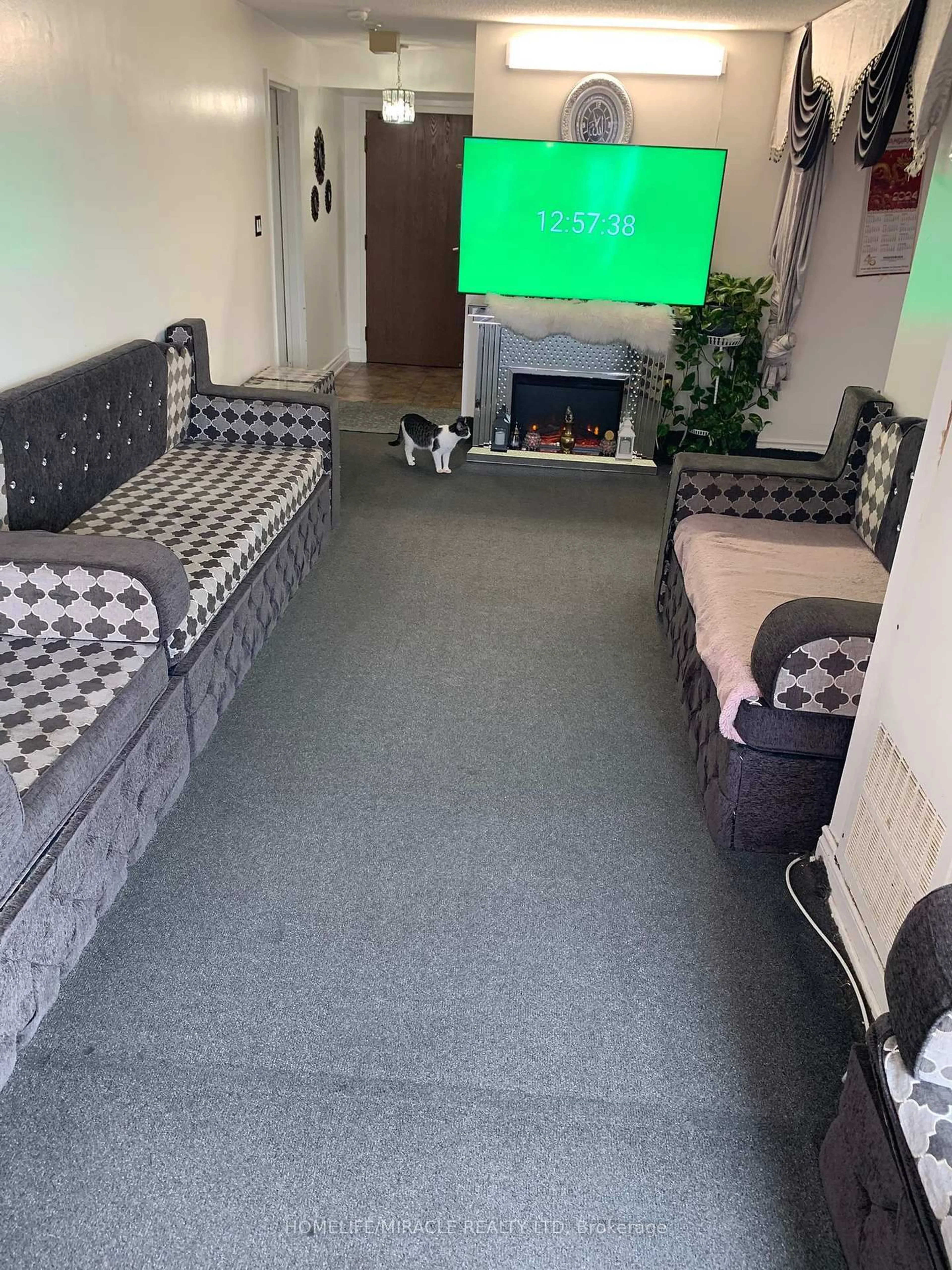 A pic of a room for 25 Agnes St #706, Mississauga Ontario L5B 3X7