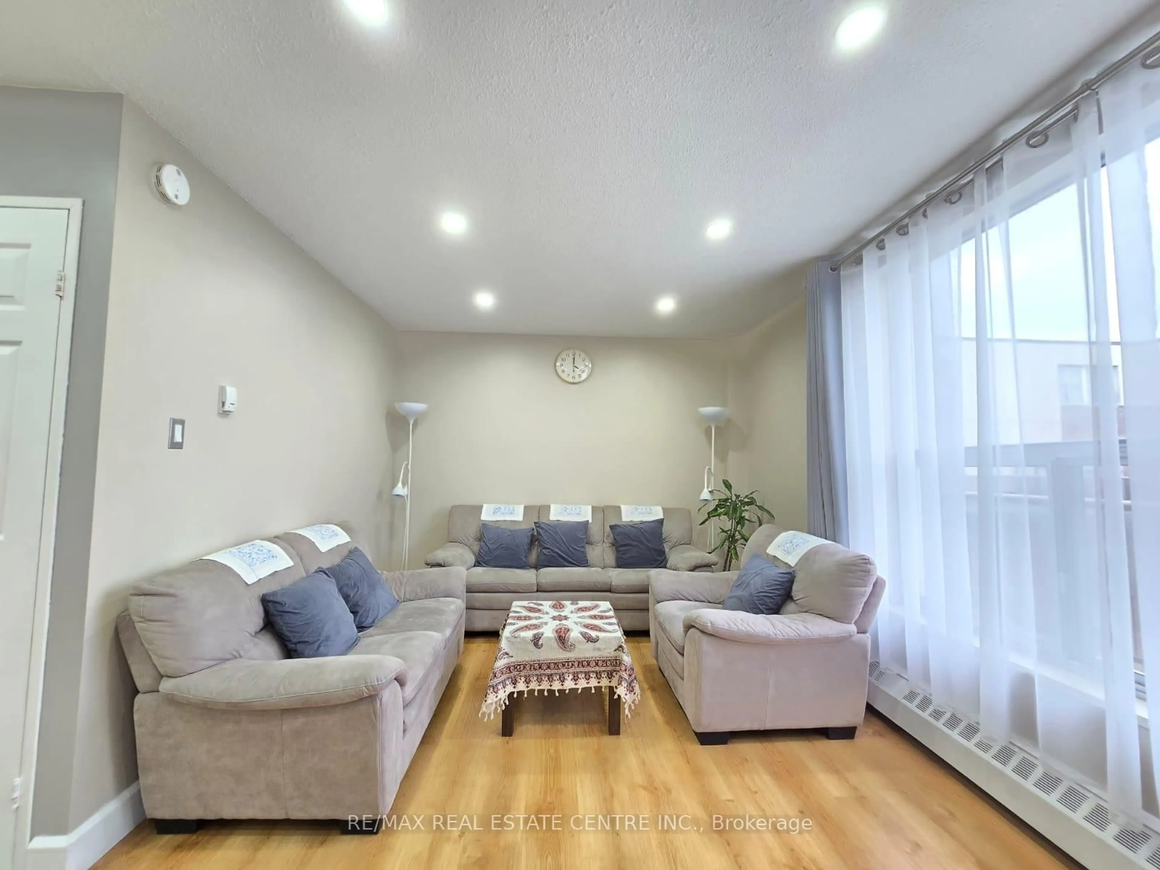 Living room with furniture, unknown for 1055 A Forestwood Dr #212, Mississauga Ontario L5C 2T8