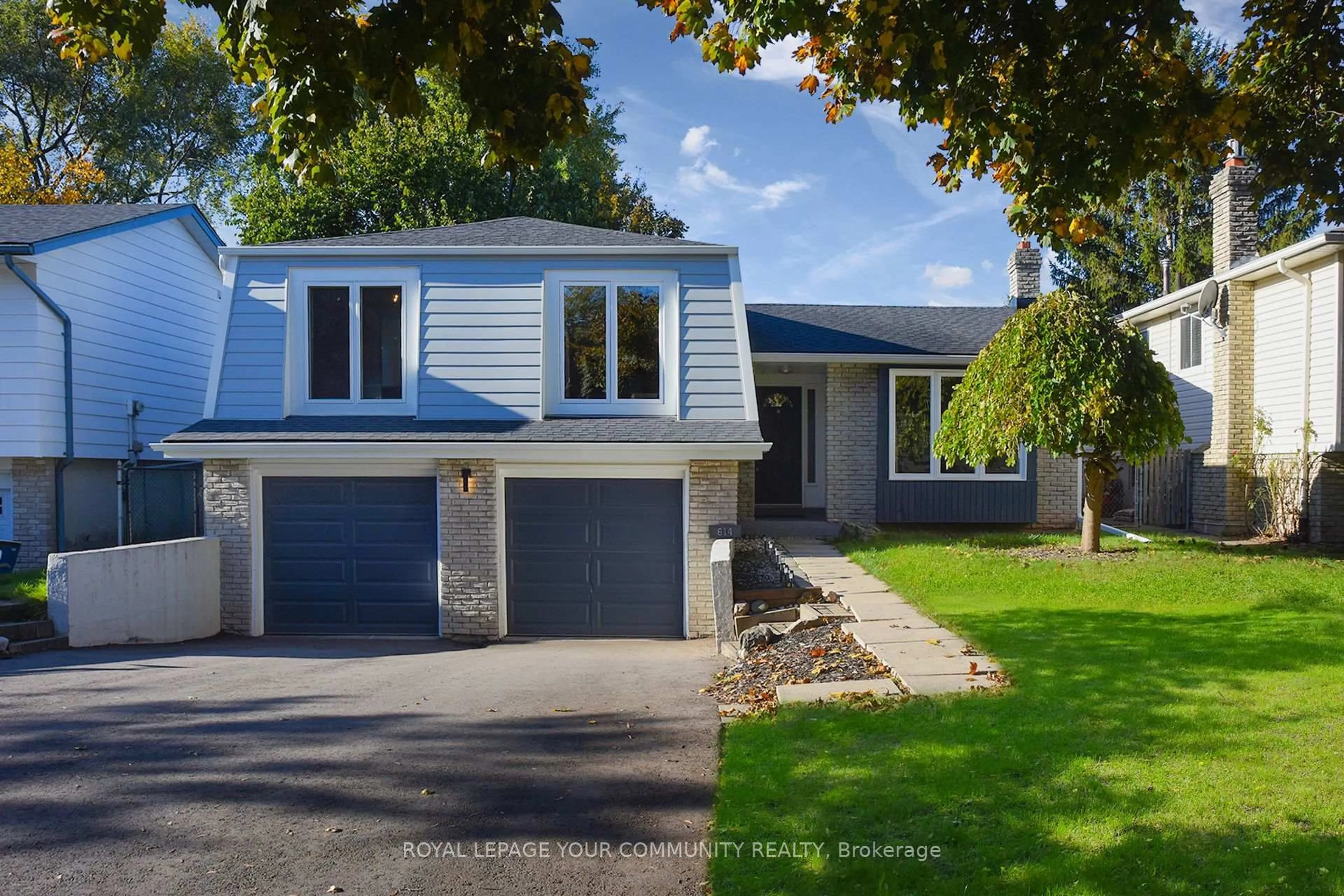 Home with vinyl exterior material, street for 614 Holly Hill Cres, Burlington Ontario L7L 3Z7