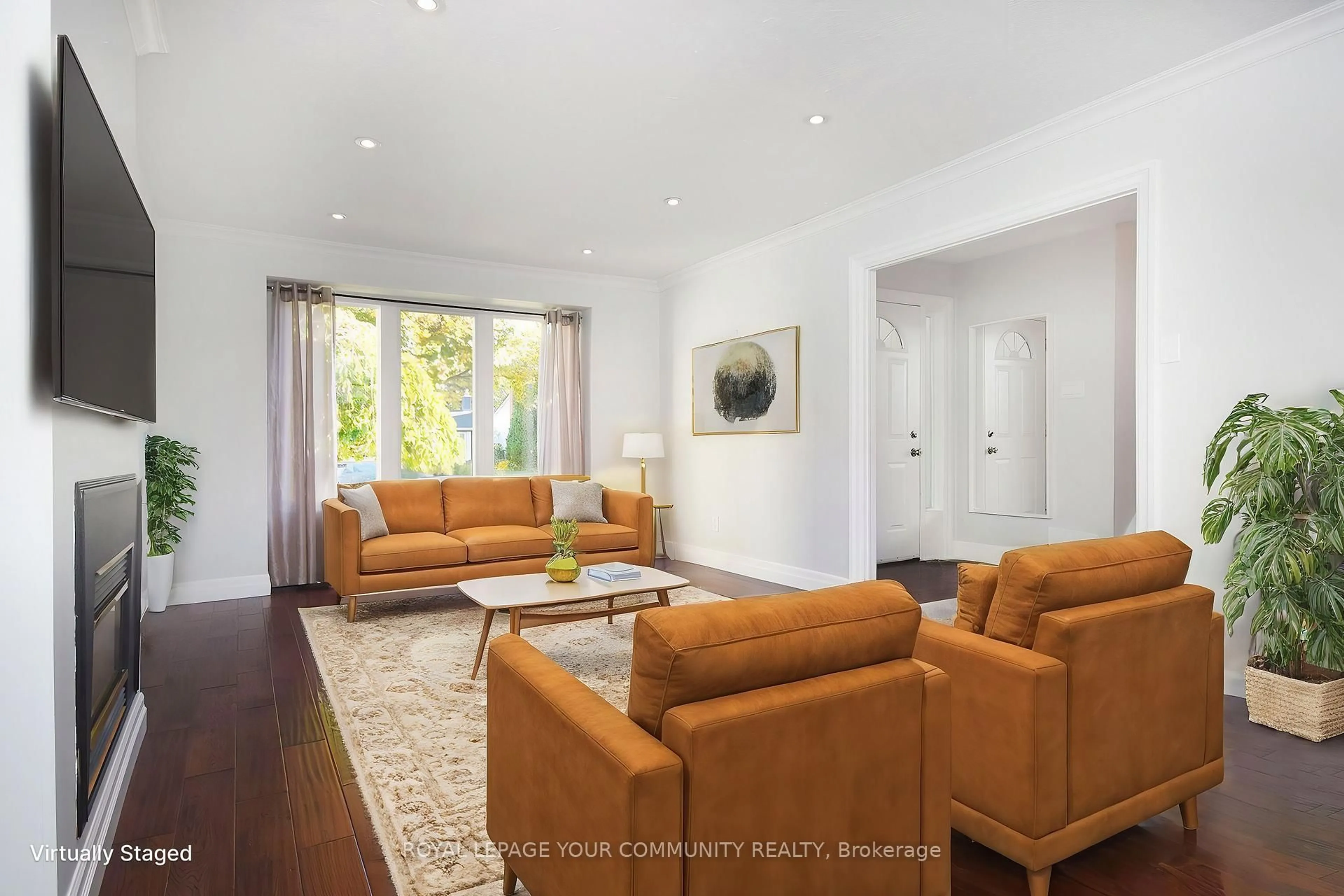 Living room with furniture, unknown for 614 Holly Hill Cres, Burlington Ontario L7L 3Z7