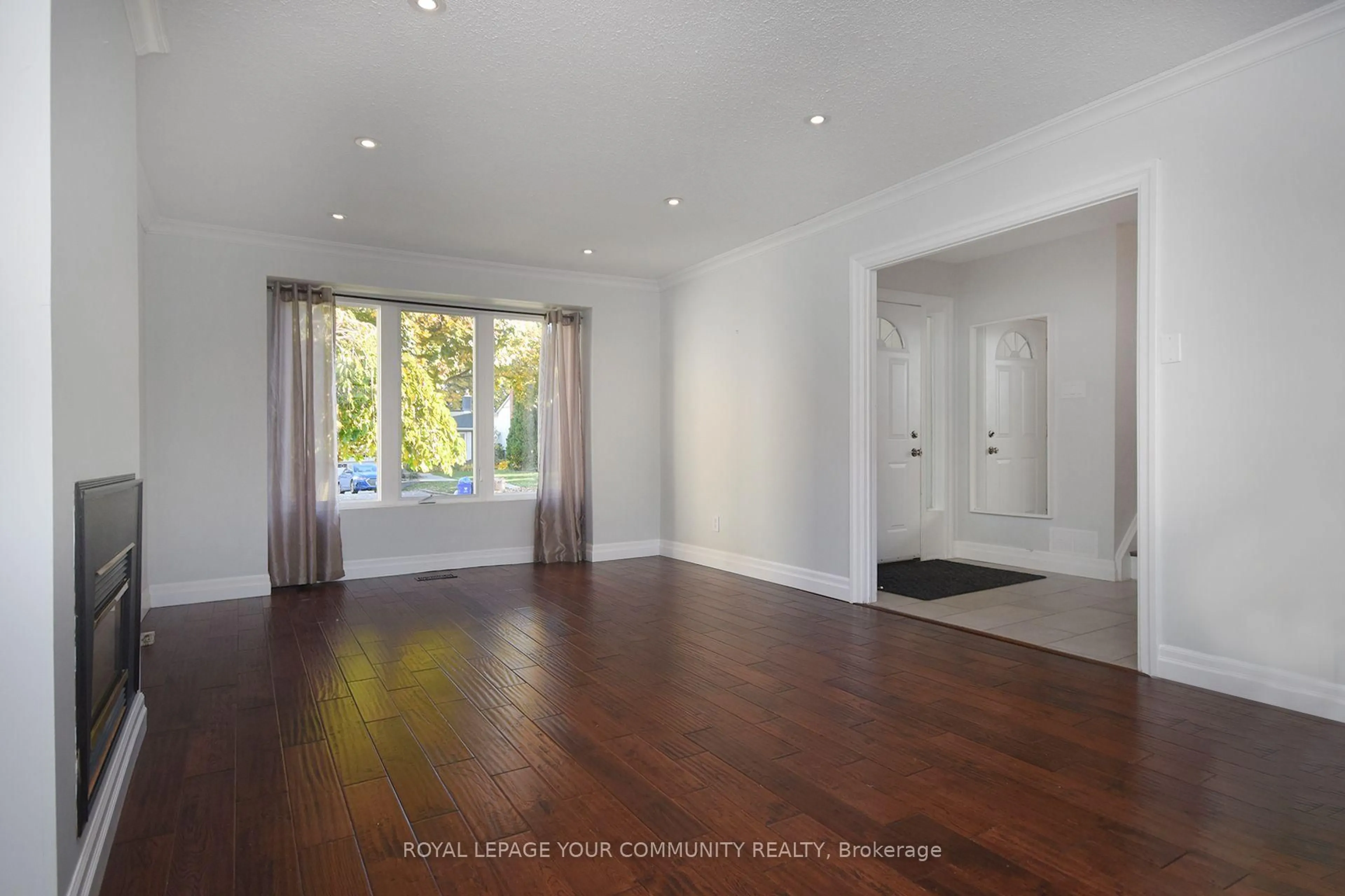 A pic of a room for 614 Holly Hill Cres, Burlington Ontario L7L 3Z7