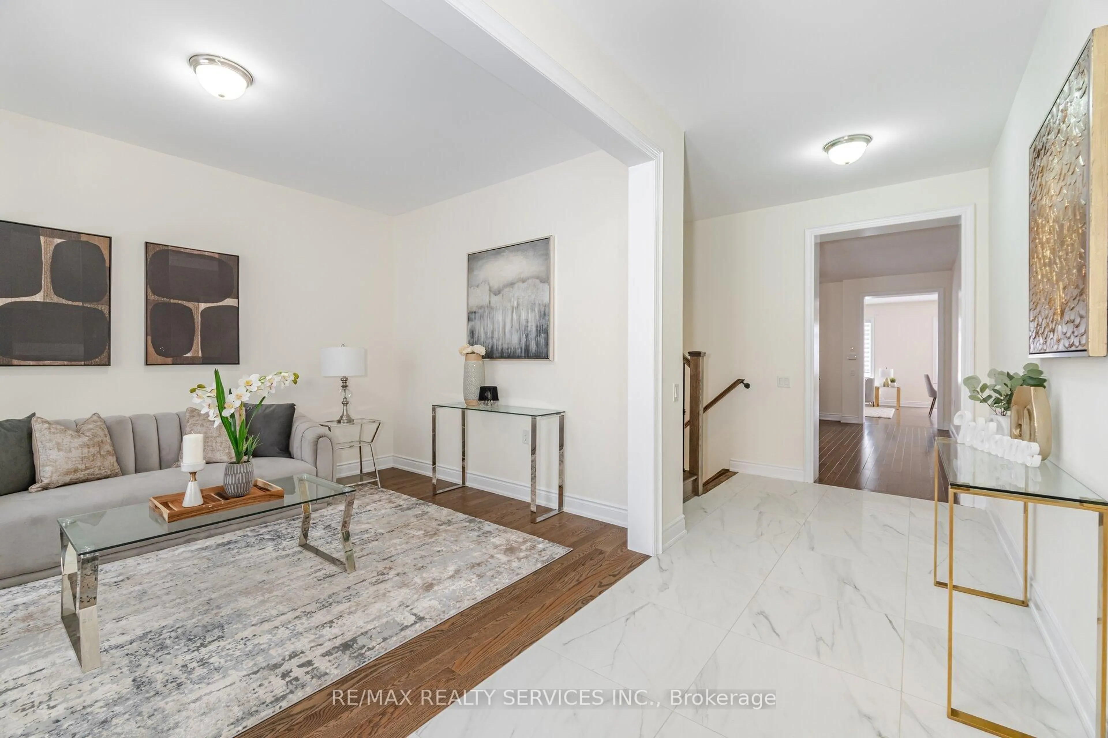 Indoor entryway for 40 Portman St, Caledon Ontario L7C 4E5