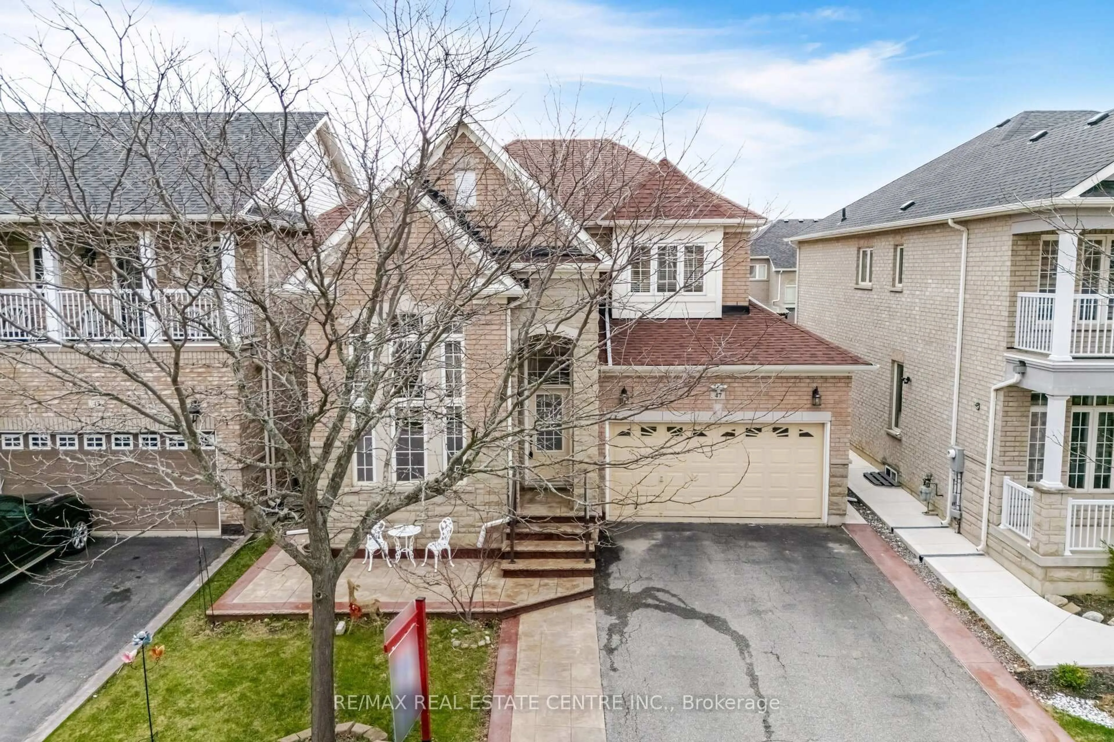 A pic from outside/outdoor area/front of a property/back of a property/a pic from drone, street for 47 Begonia Cres, Brampton Ontario L7A 0M7