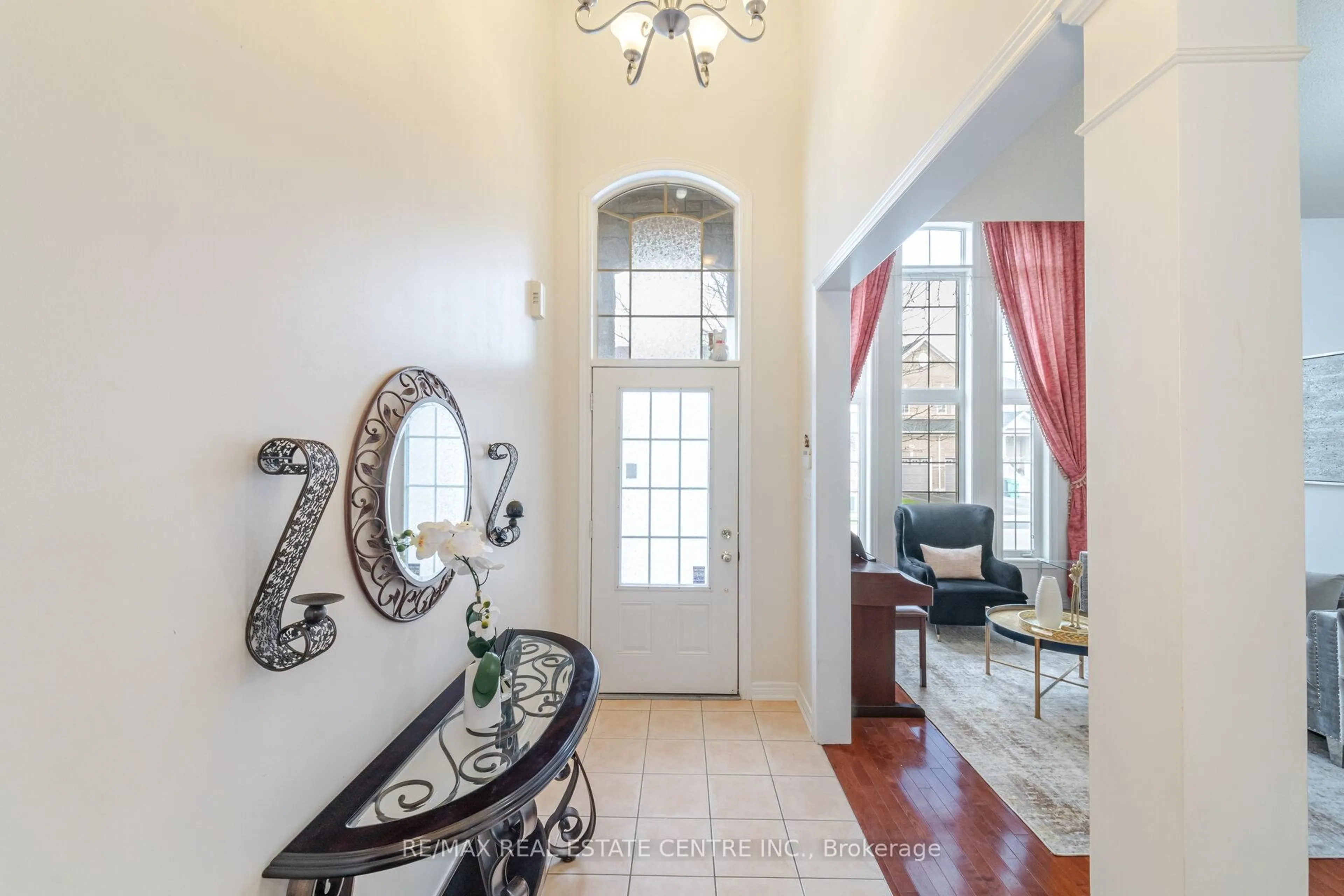 Indoor entryway for 47 Begonia Cres, Brampton Ontario L7A 0M7