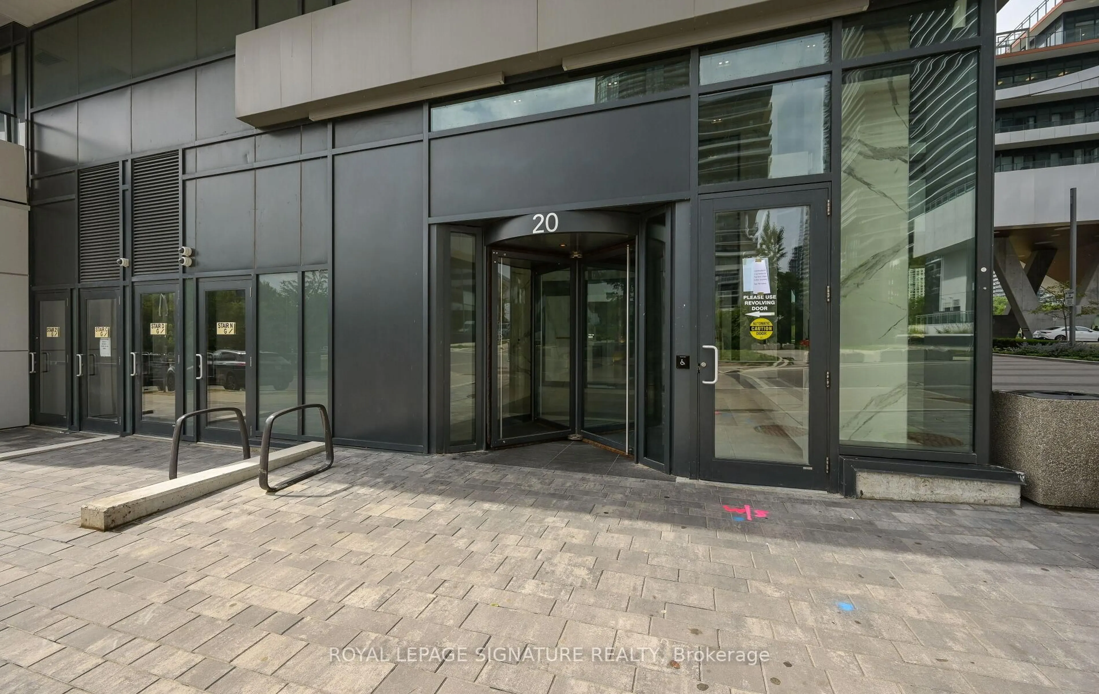 Indoor foyer for 20 Shore Breeze Dr #4107, Toronto Ontario M8V 0C7
