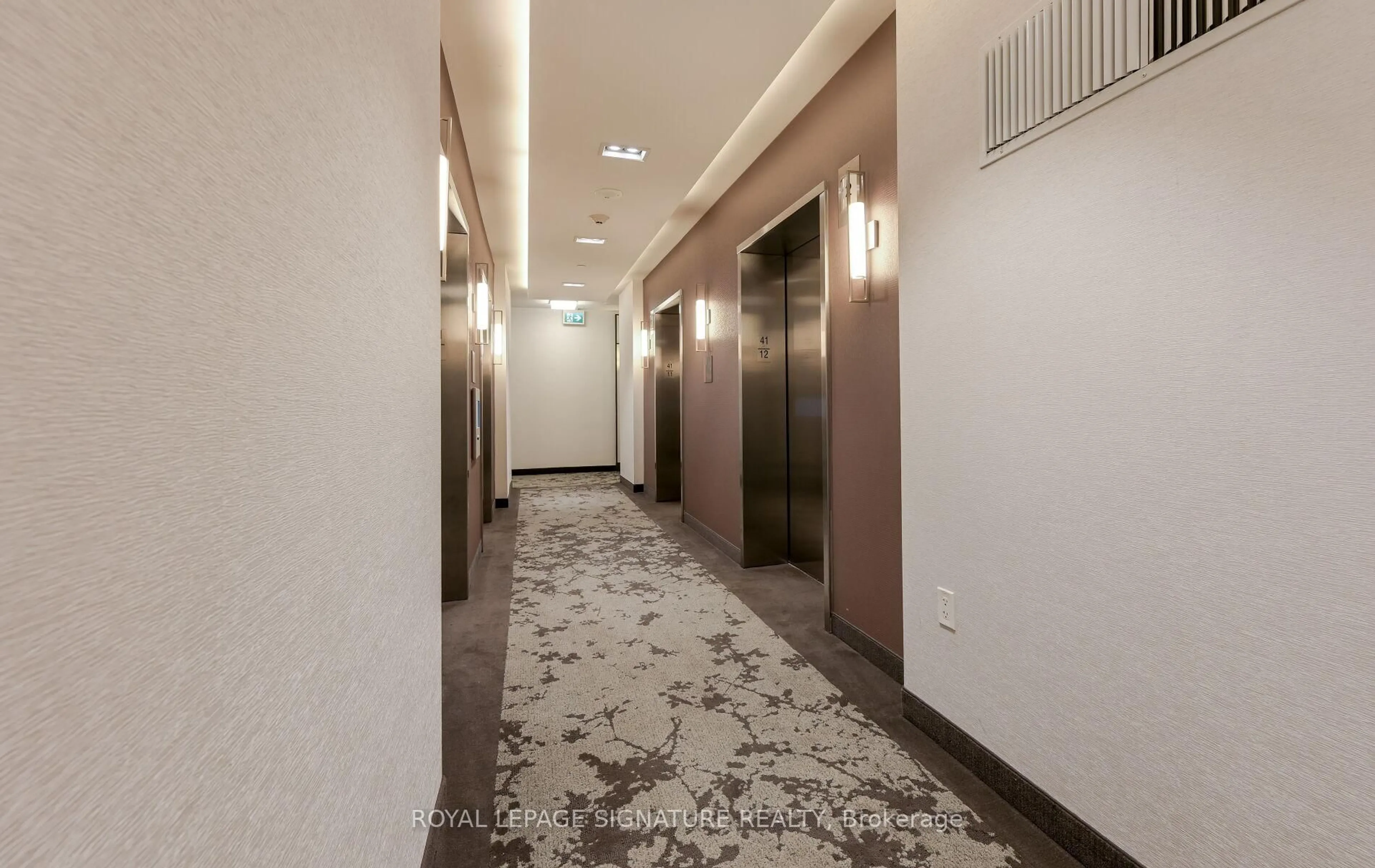 Indoor foyer for 20 Shore Breeze Dr #4107, Toronto Ontario M8V 0C7