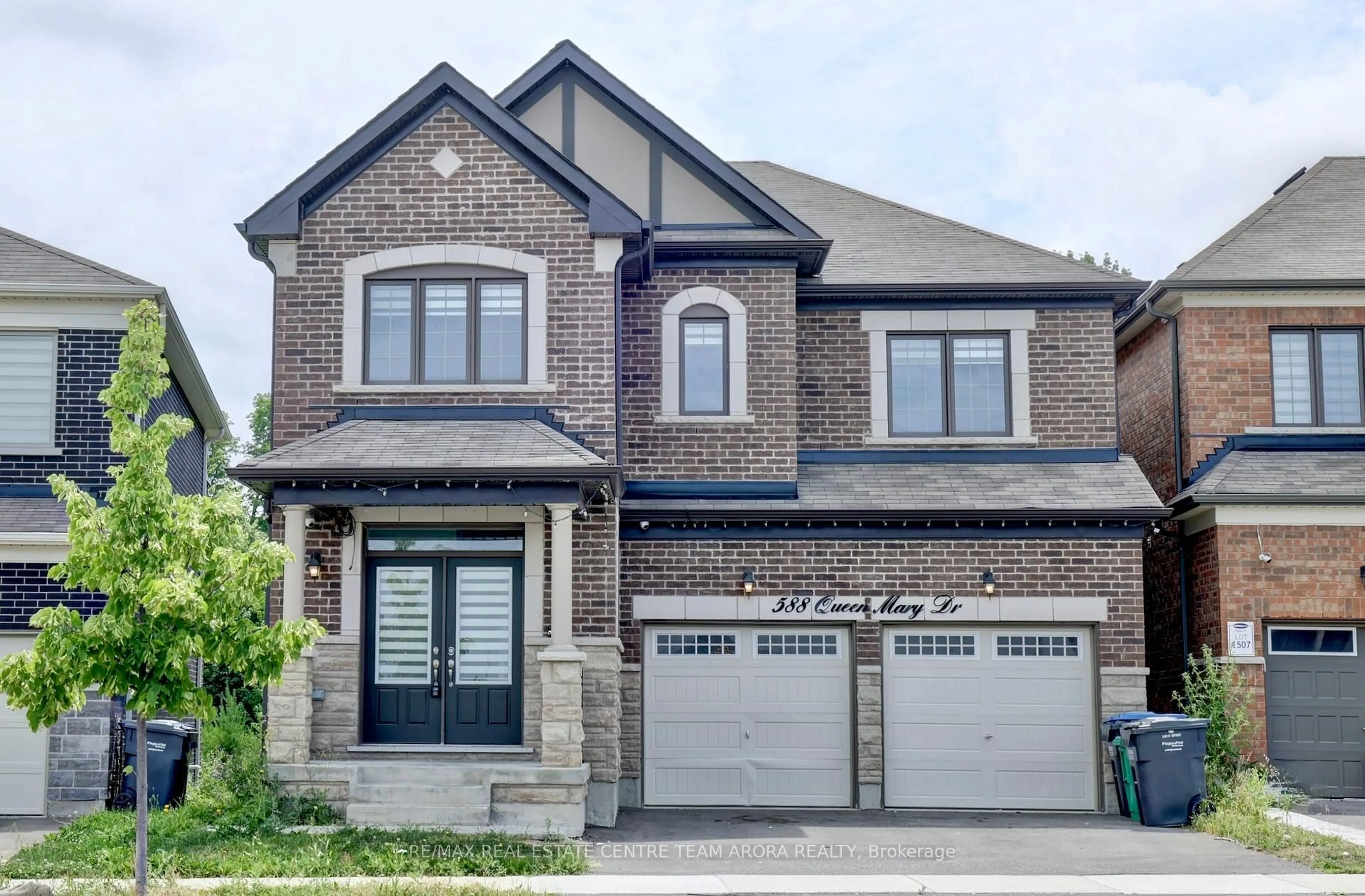 Home with brick exterior material, street for 588 Queen Mary Dr, Brampton Ontario L7A 5H5