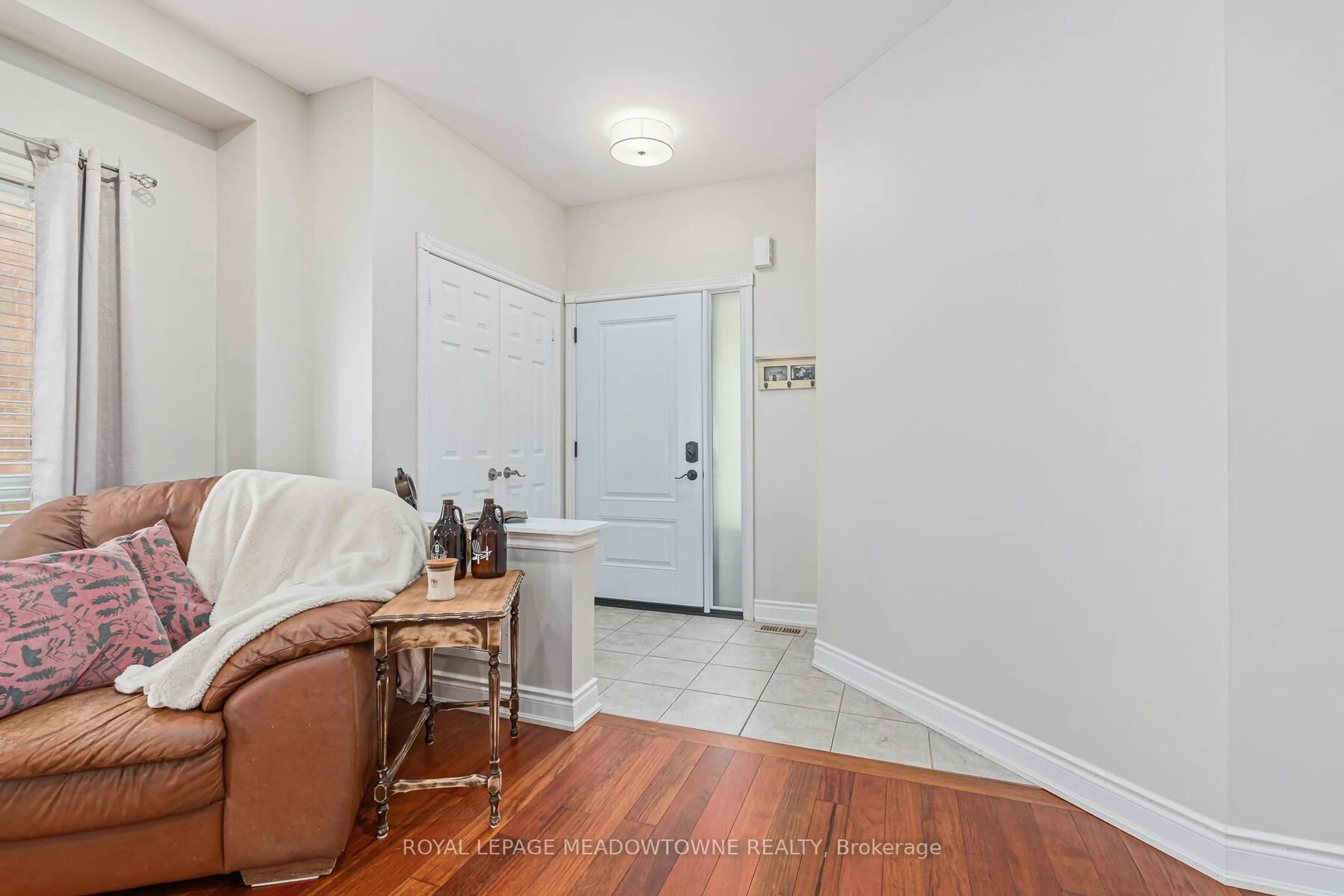 Indoor entryway for 25 Milfoil St, Halton Hills Ontario L7G 6M5