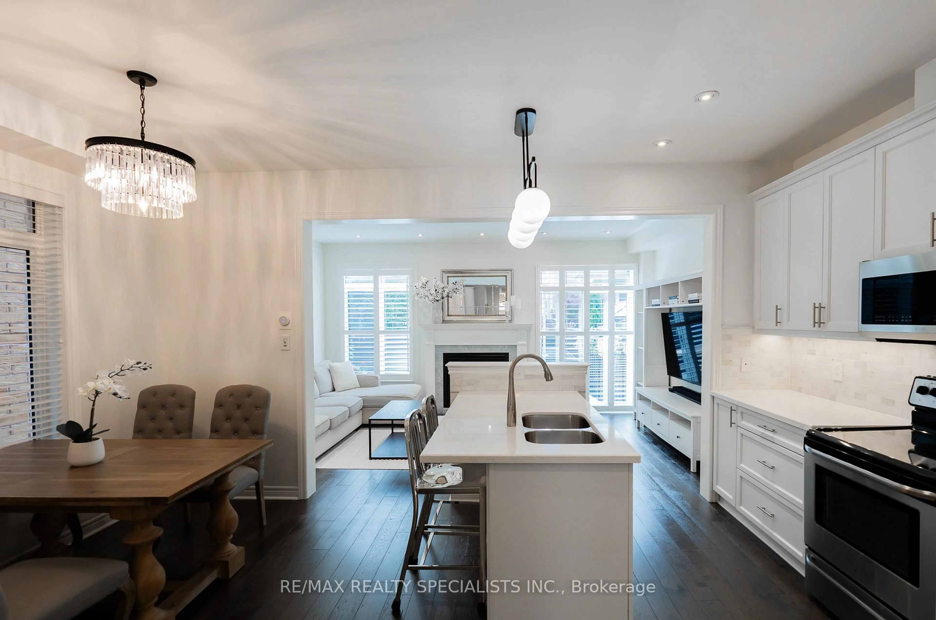 Open concept kitchen, unknown for 231 Sarah Cline Dr, Oakville Ontario L6M 0V3