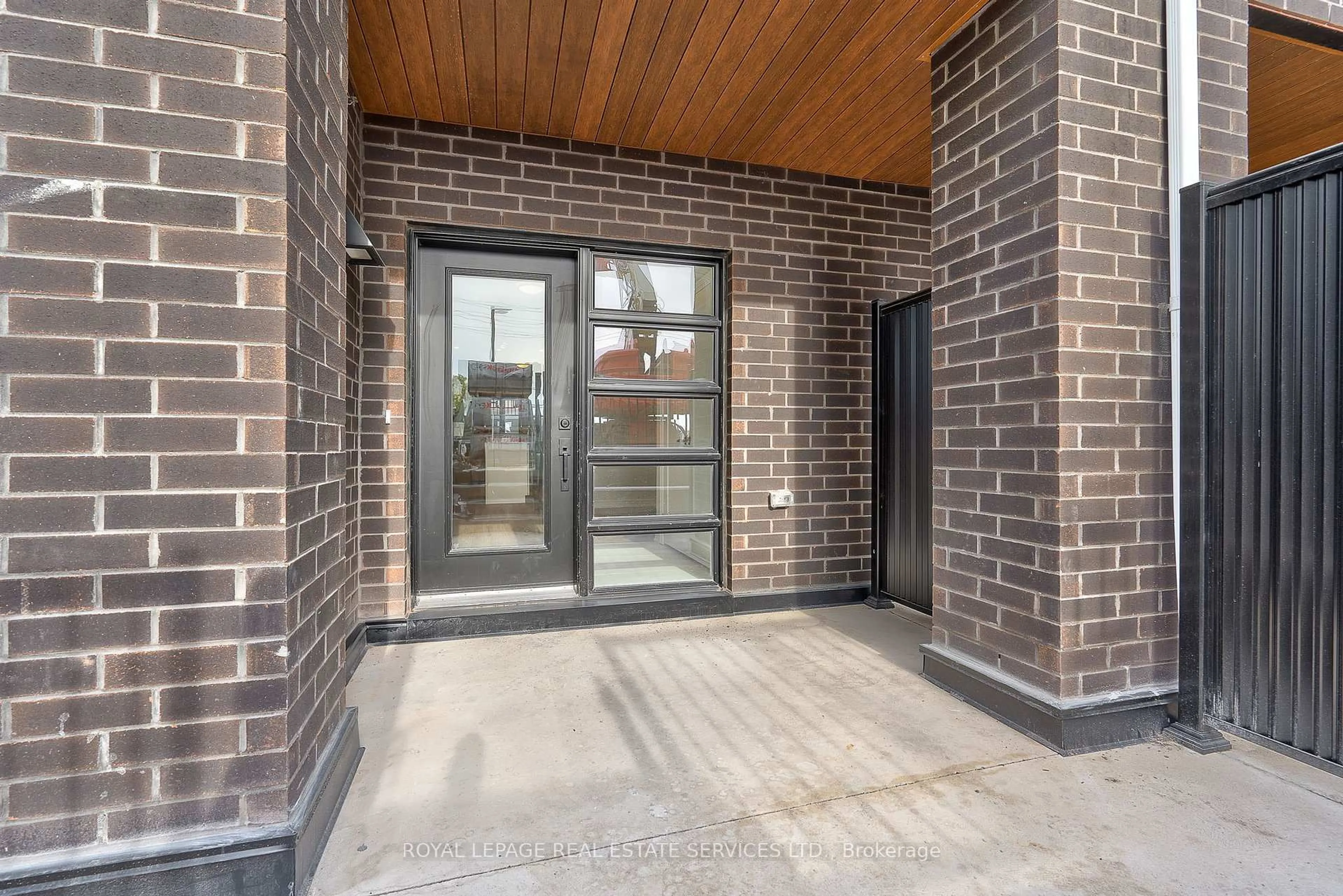 Indoor entryway for 349 Wheat Boom Dr #118, Oakville Ontario L6H 7X4